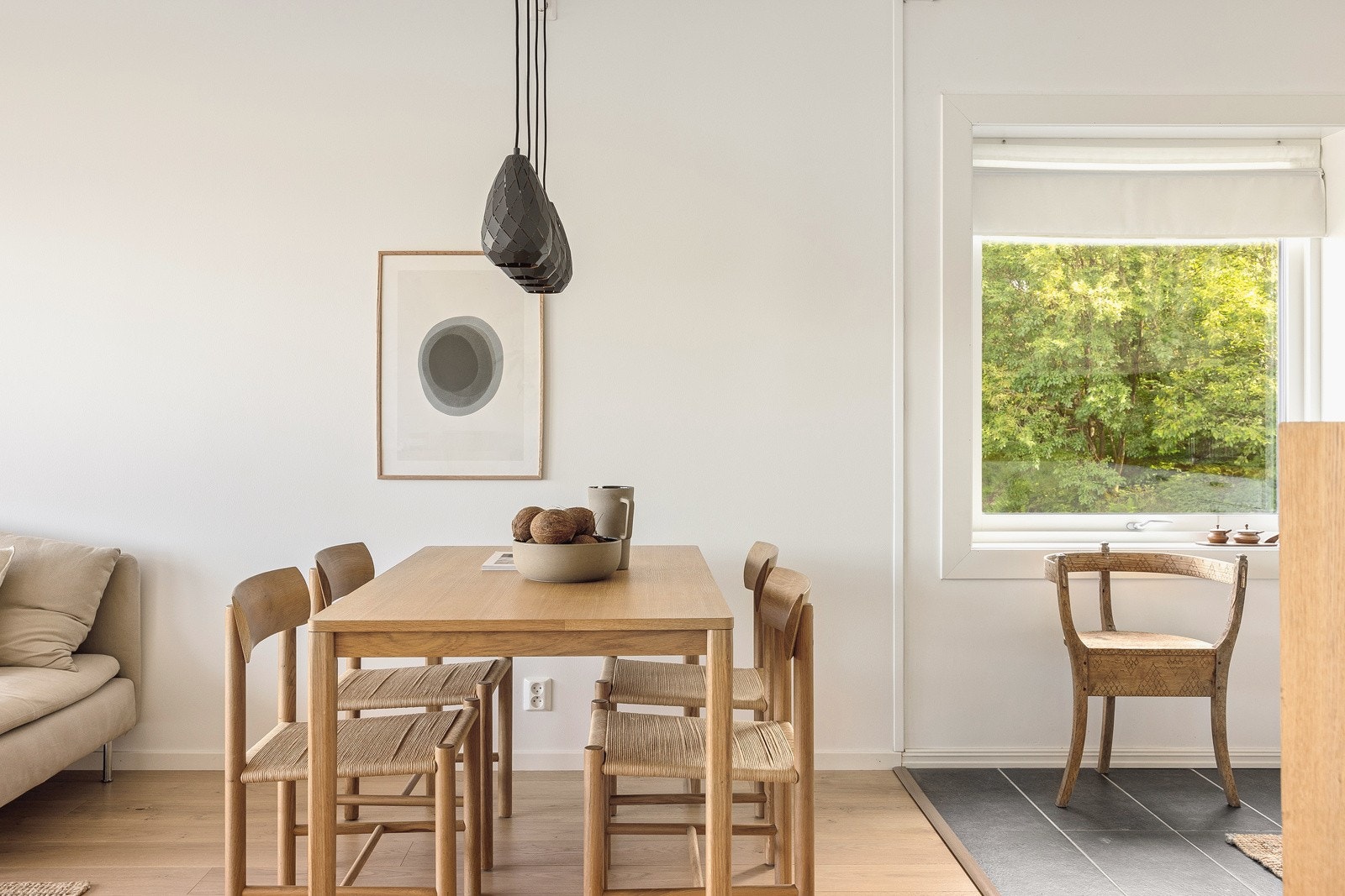 I stuen er det god plass til en spisegruppe med tilknytning til kjøkkenet. Galleribilde