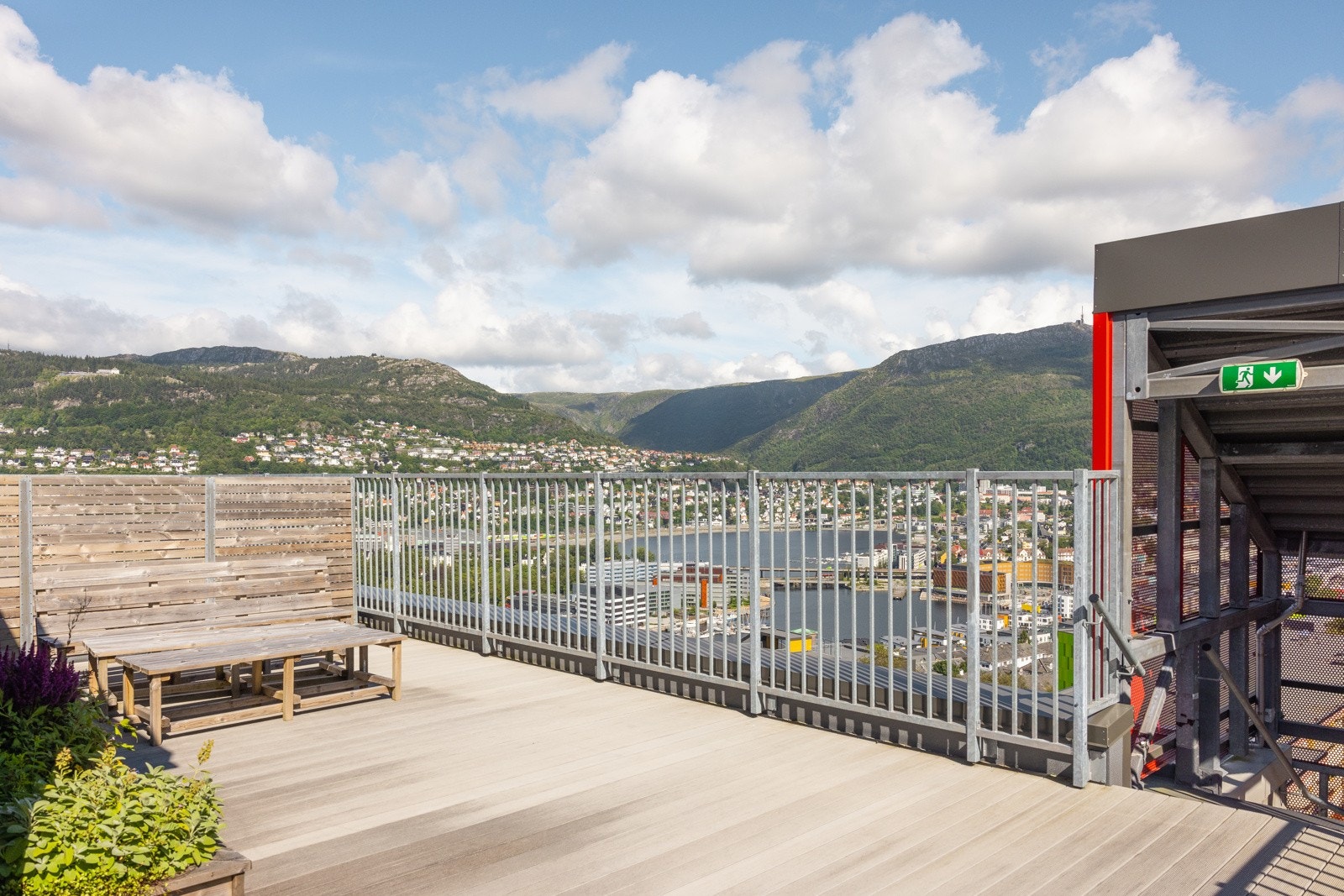 I tillegg er det takterrasser både mot øst og vest. Galleribilde
