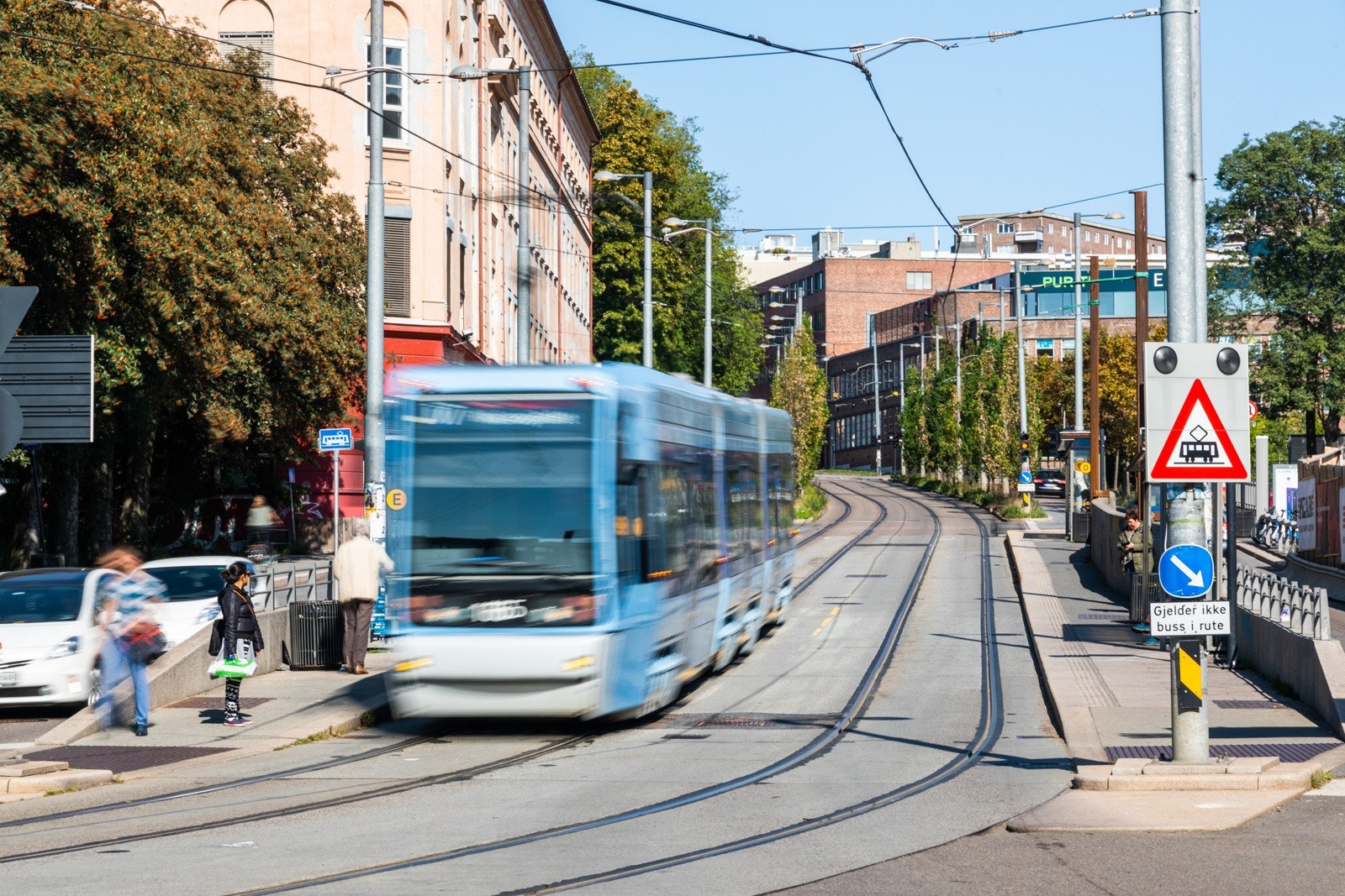 Nærområdet - Carl berner plass ligger innen gangavstand fra boligen, og er kanksje Oslos beste knutepunkt for kollektivtraffik. Galleribilde