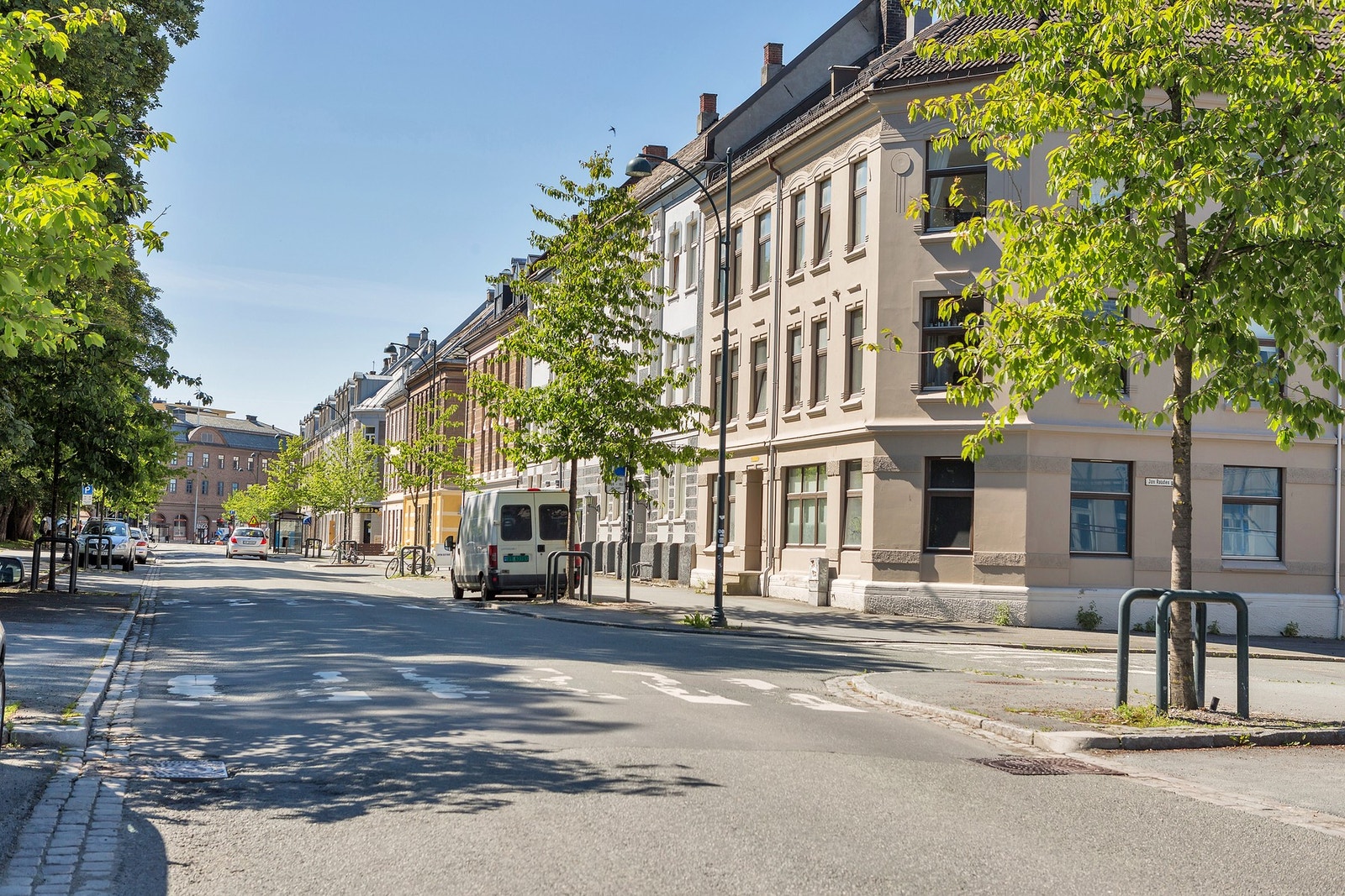Det er en plan om at Innherredsveien skal bli miljøgate, noe som vil bidra til mindre biltrafikk og et bedre byklima. Galleribilde