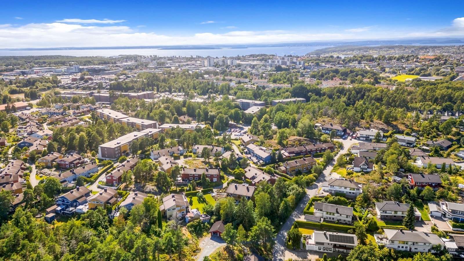 Leiligheten ligger sentralt til med kort vei til handelsområdet på Varnaveien og City Syd. Galleribilde