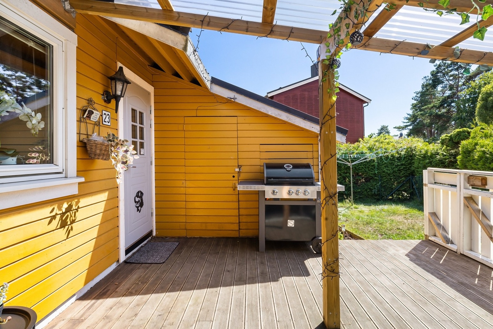 Hyggelig inngangsparti som er delvis overbygd Galleribilde
