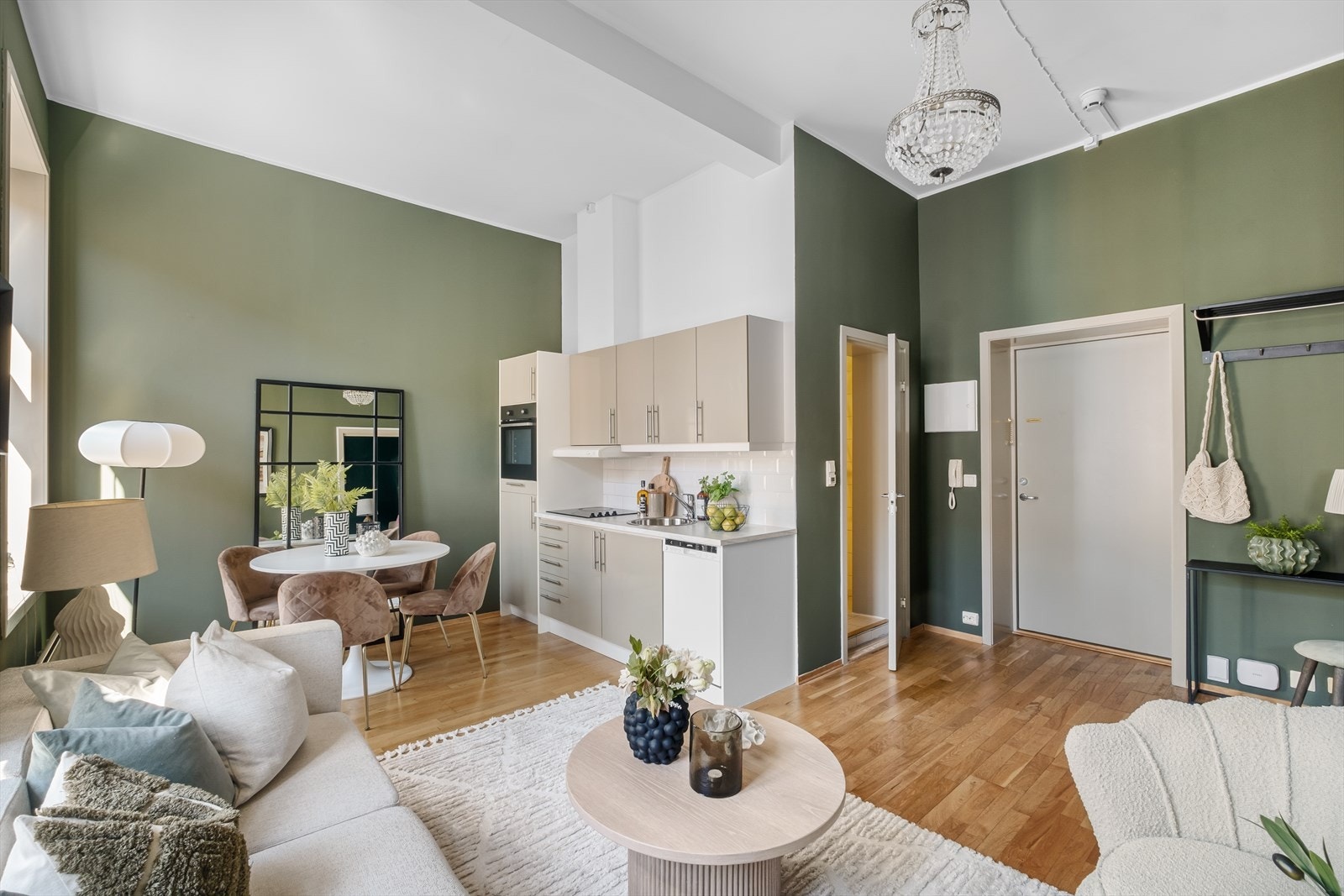 Fantastisk takhøyde på ca. 3,23m. Galleribilde