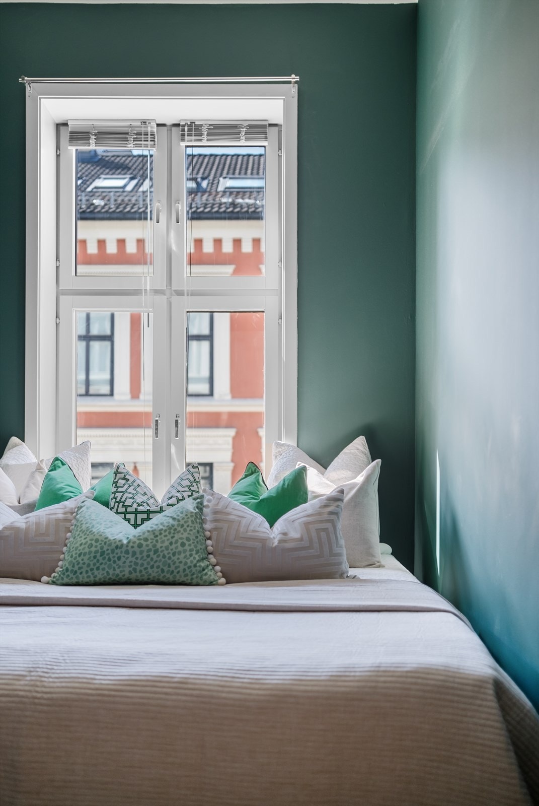 Soverommet vender mot enveiskjørt gate. Galleribilde