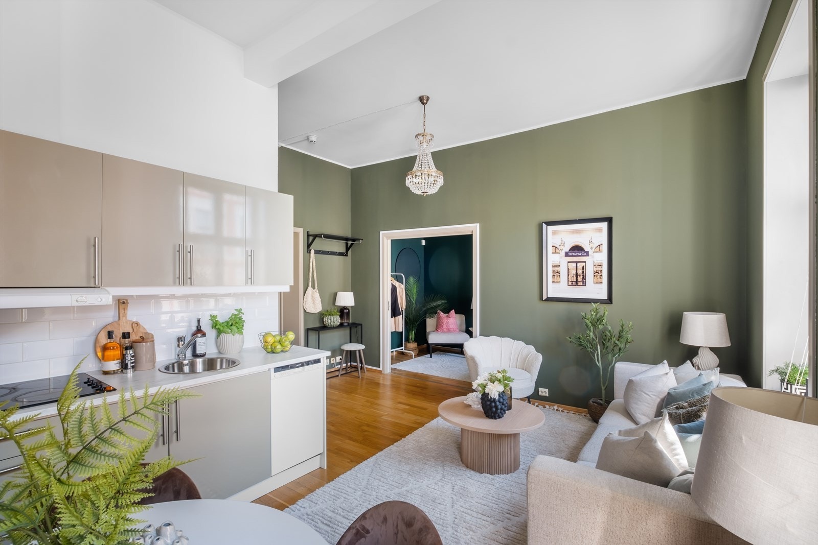 På kjøkkenet er det fint med lagringsplass i både skap og skuffer. Galleribilde