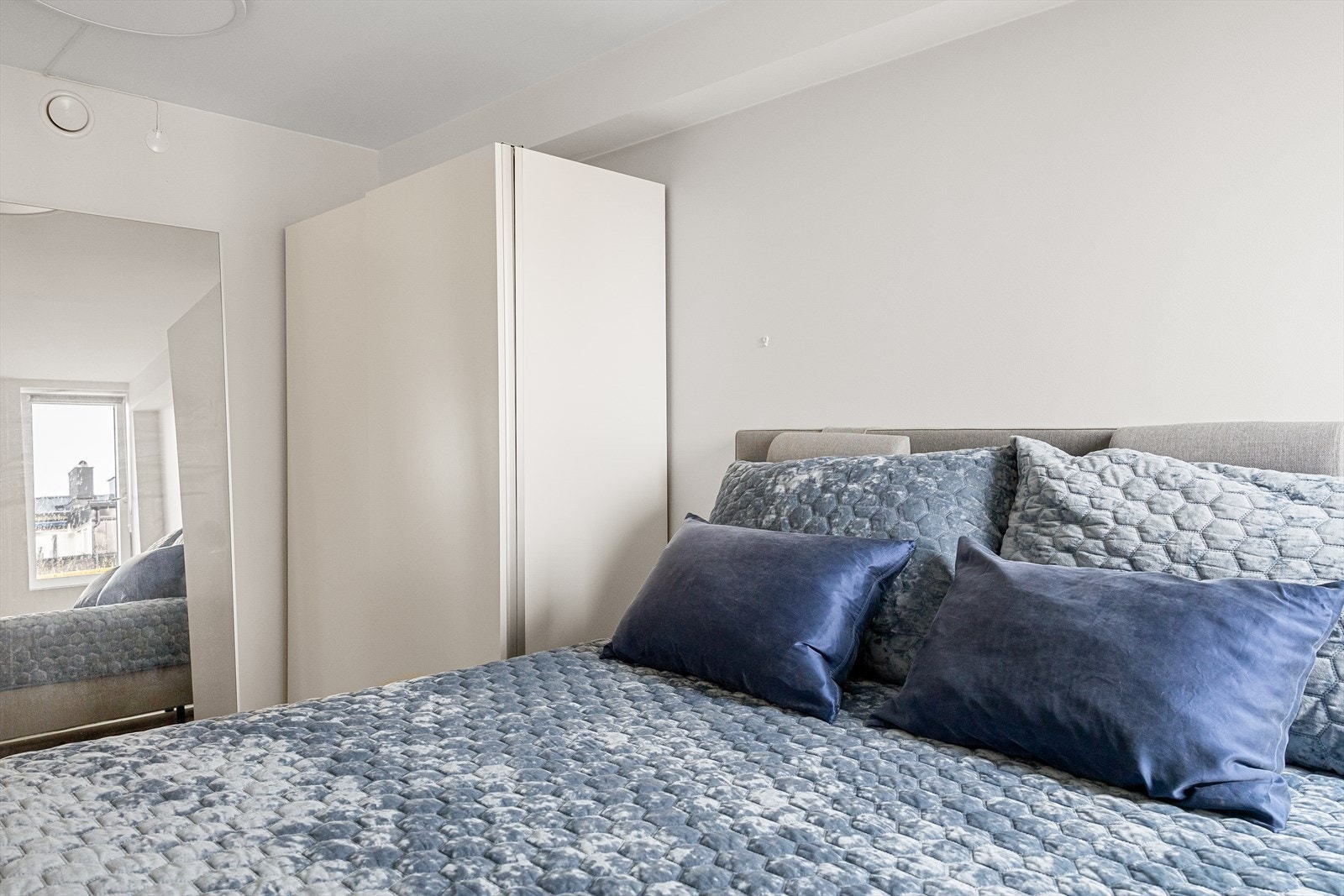 Begge soverommene vender mot rolig indre gårdsrom. Galleribilde