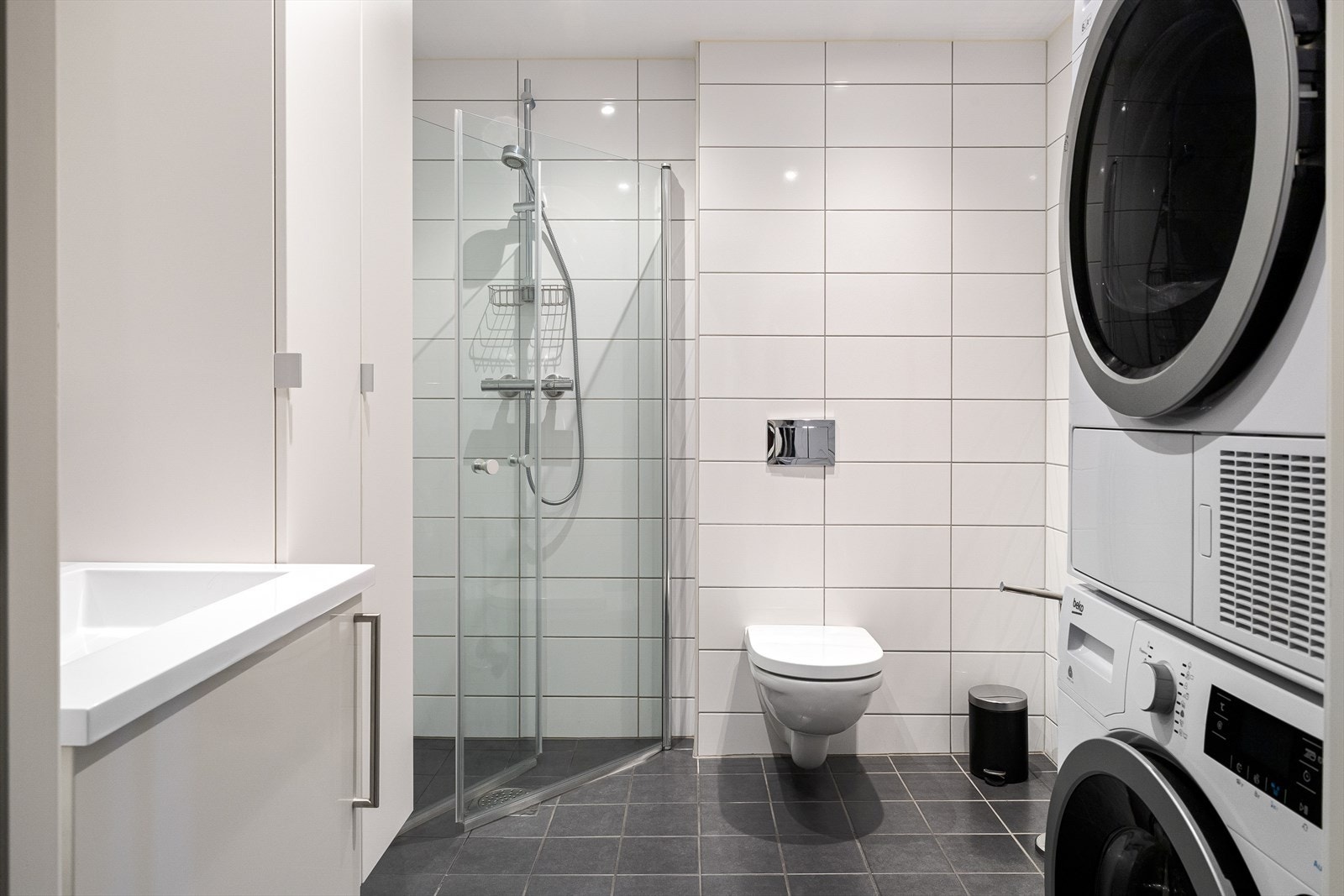 Flislagt bad med behagelig gulvvarme. Galleribilde