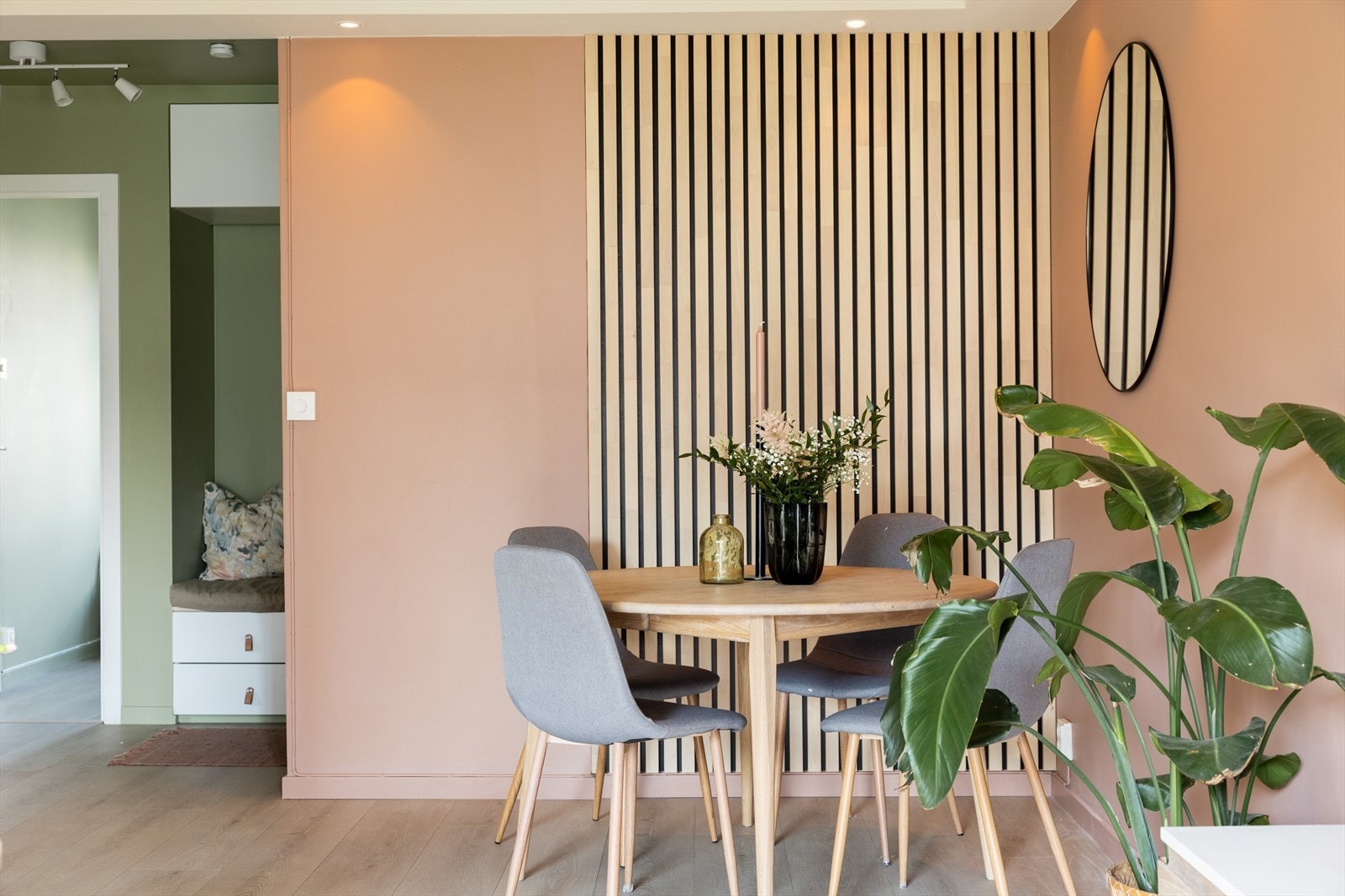 Spileveggen forsterker det moderne preget. Galleribilde