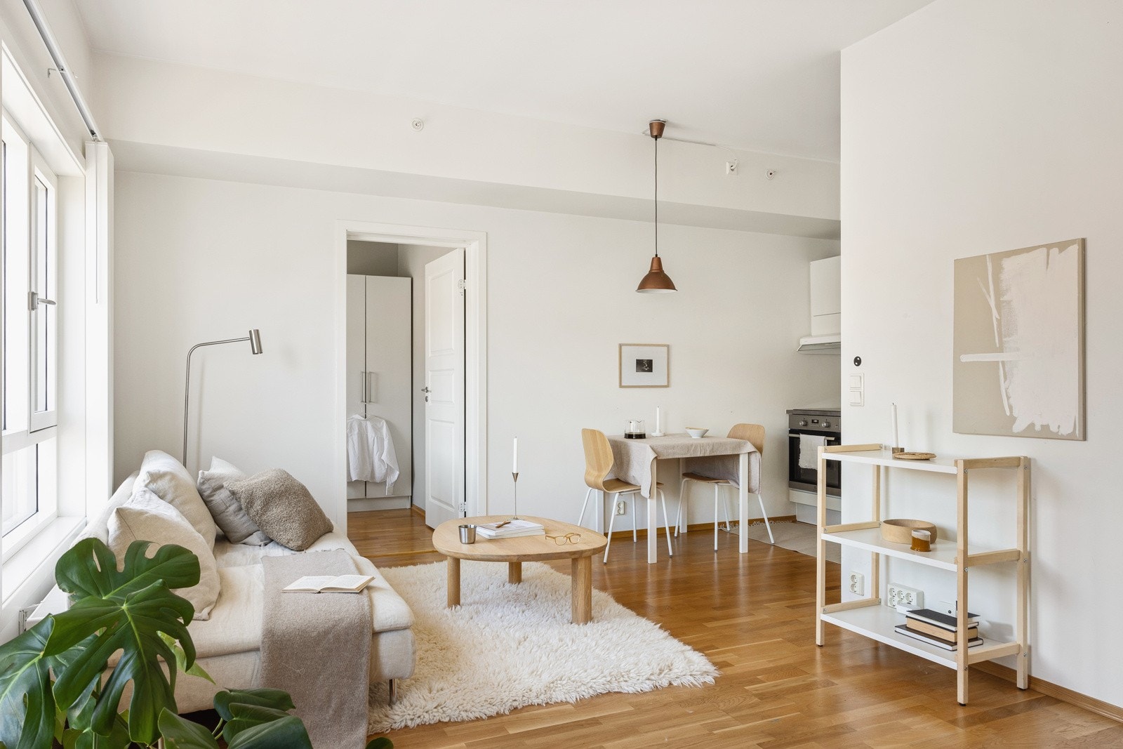 Utformingen av stuen gjør det enkelt å møblere. Galleribilde