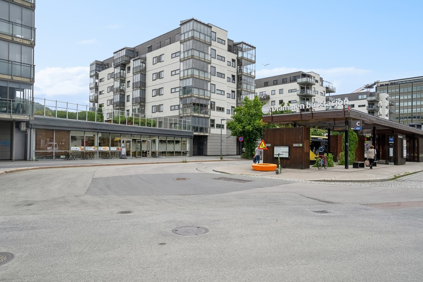 Denne leiligheten ligger sentralt på Strømsø i et populært borettslag, med kort gangavstand til servicetilbud og kun 2 minutters gange til togstasjonen. Galleribilde