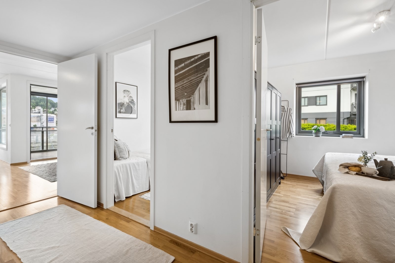 Fra gangen er det adkomst til de to soverommene. Galleribilde