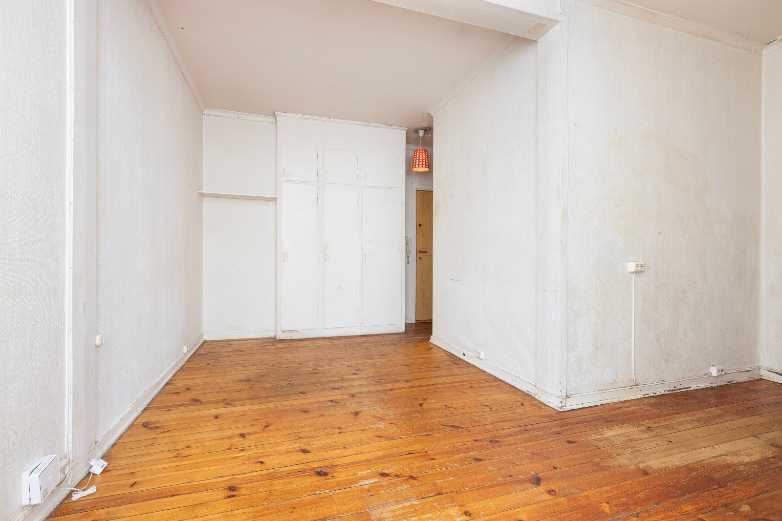 Det må forventes fullestendig oppussing av overflater, innredninger og inventar. Galleribilde