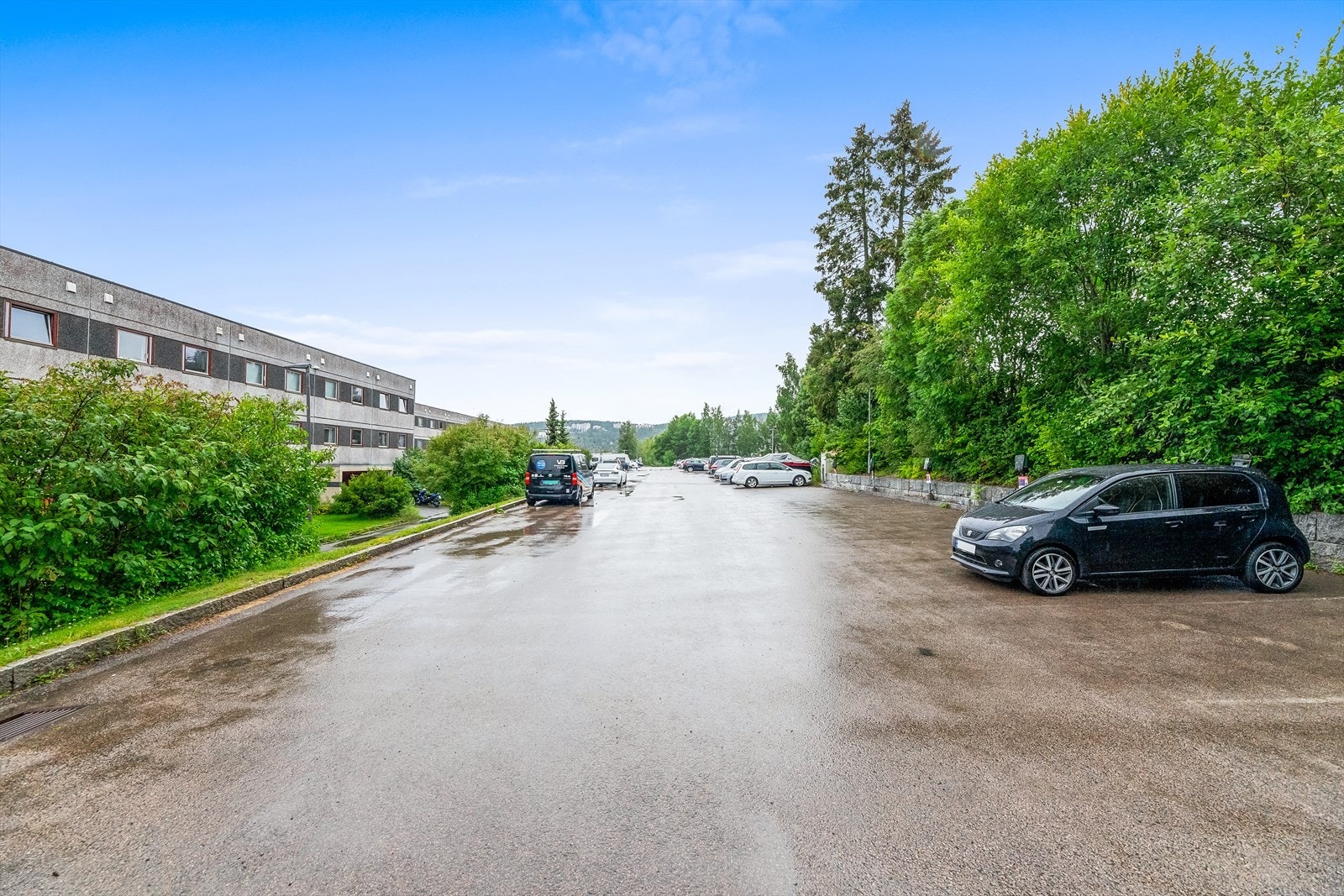 Garasjeplass eller uteparkeringsplass kan leies Galleribilde