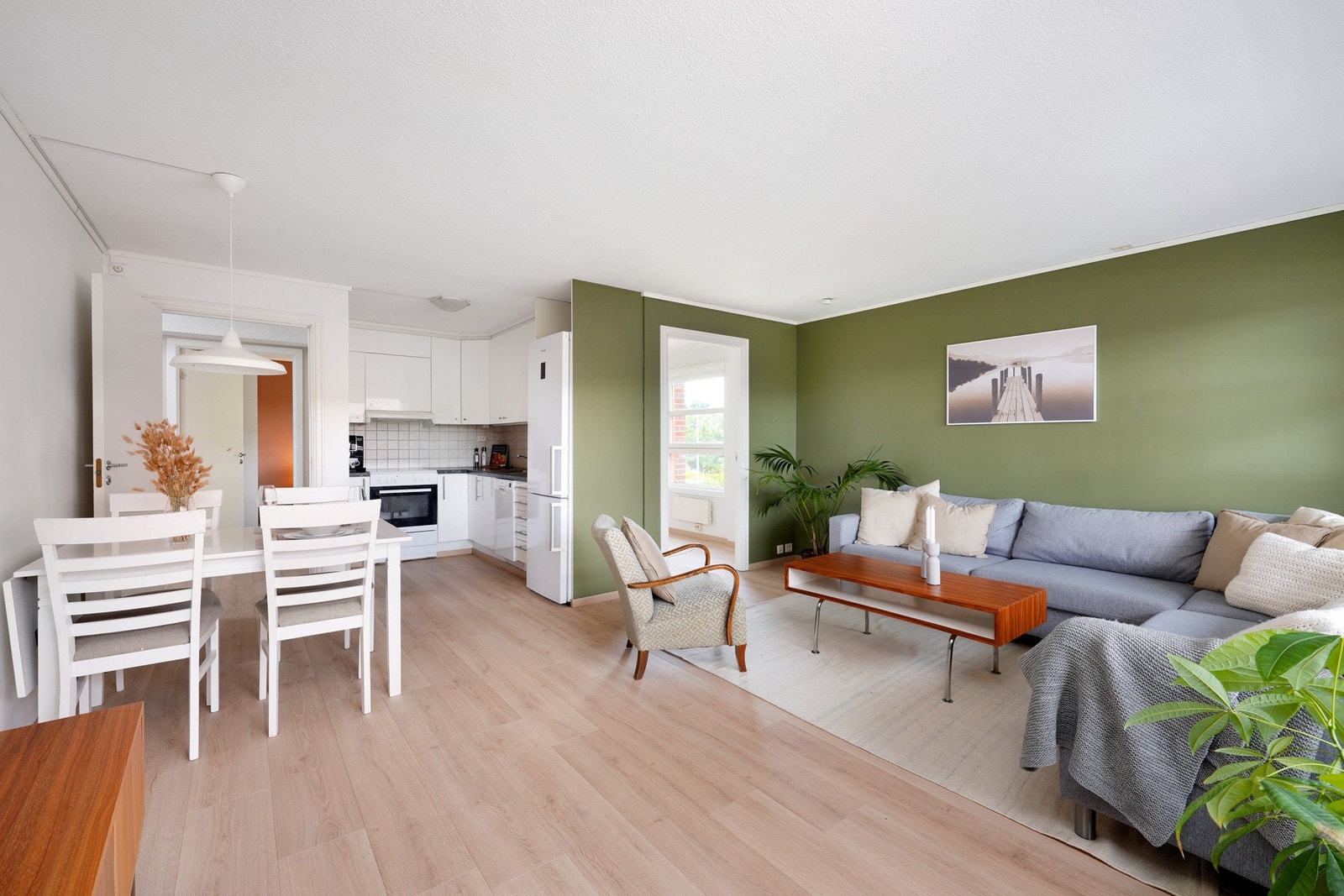 Åpen løsning mot kjøkken. Galleribilde