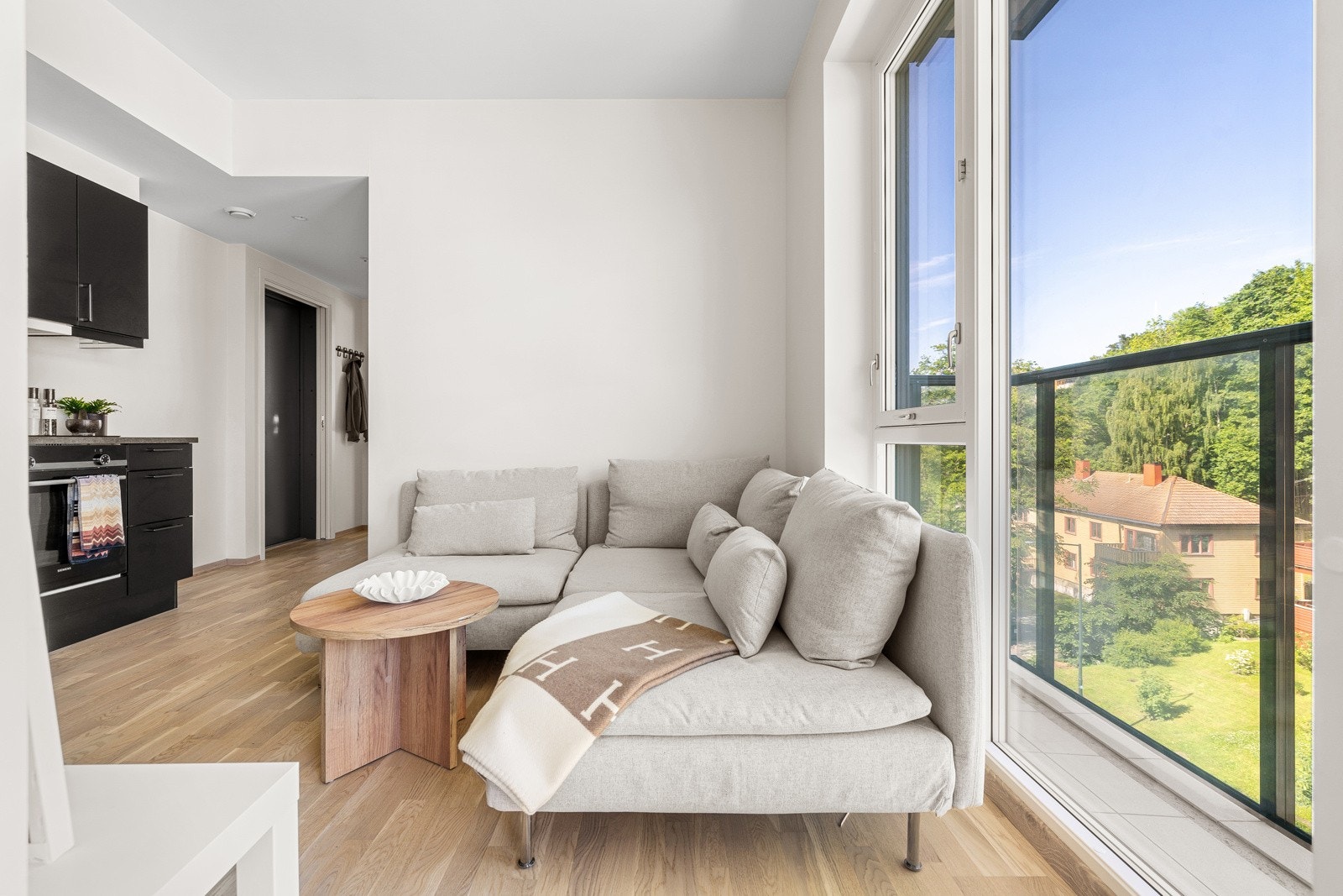 Takhøyde på 2,66 m gir en svært flott romfølelse. Galleribilde