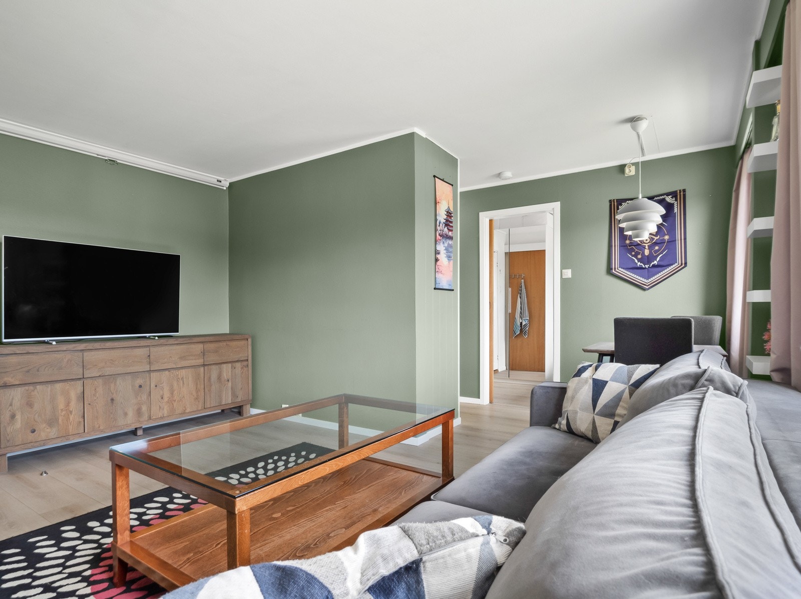 Fra stuen mot kjøkkendelen Galleribilde