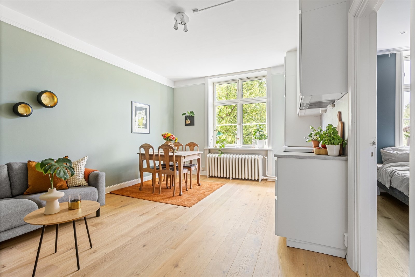 Boligen er en romslig 2-roms på 32/33 kvm + 2 boder Galleribilde