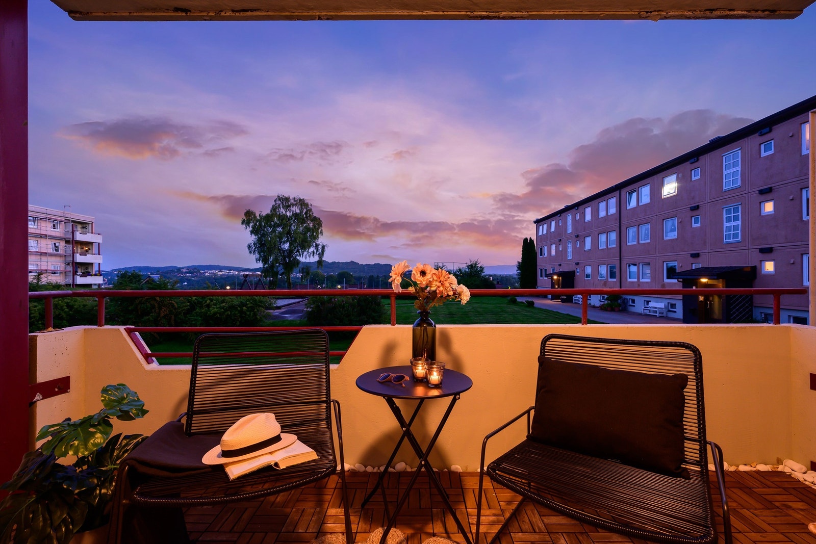 Fra den vestvendte altanen har man ettermiddag- og kveldssol. Galleribilde