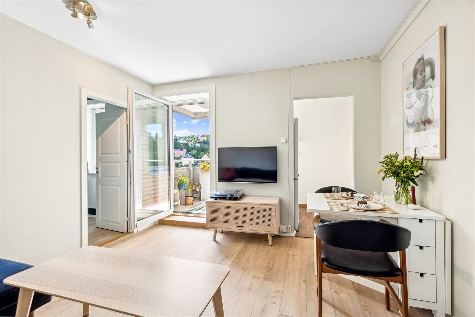 Arnljot Gellines vei 33 er en flott og praktisk leilighet, med meget god planløsning. Galleribilde