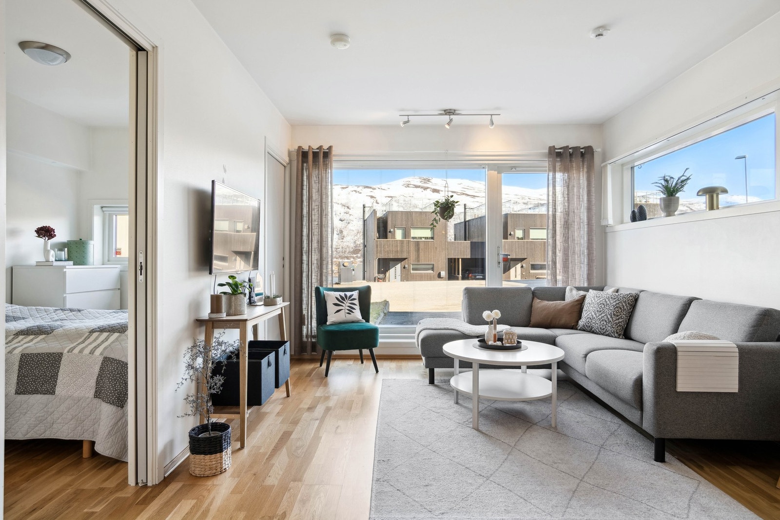 Stue - Uteiedel. Galleribilde