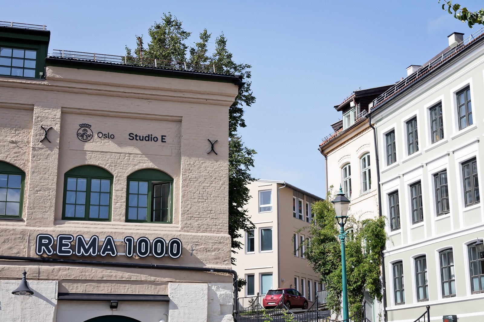 Rema 1000 Fredensborgveien ligger et drøyt minutt unna leiligheten. Galleribilde