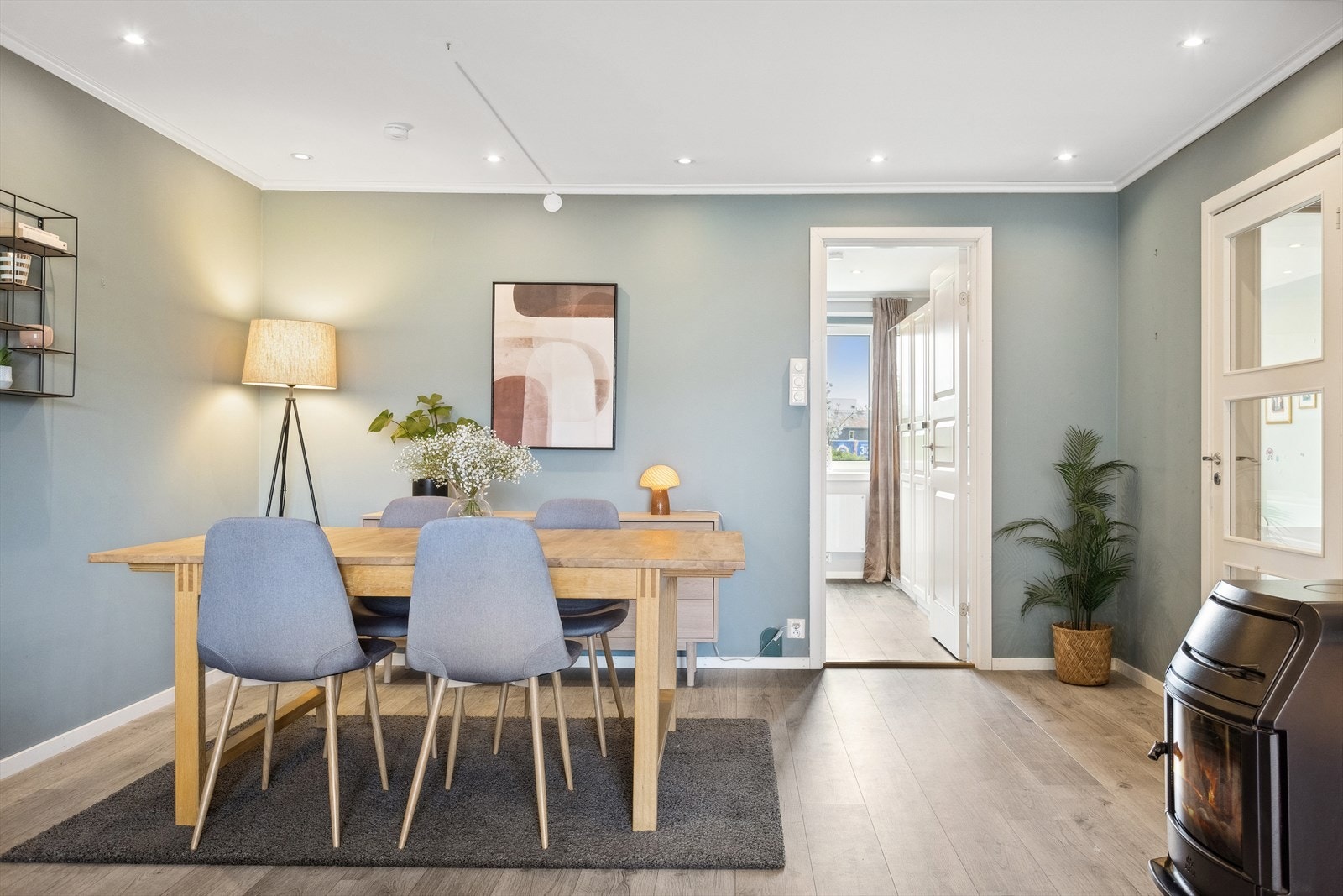 Det er god plass til spisestue i leiligheten. Galleribilde