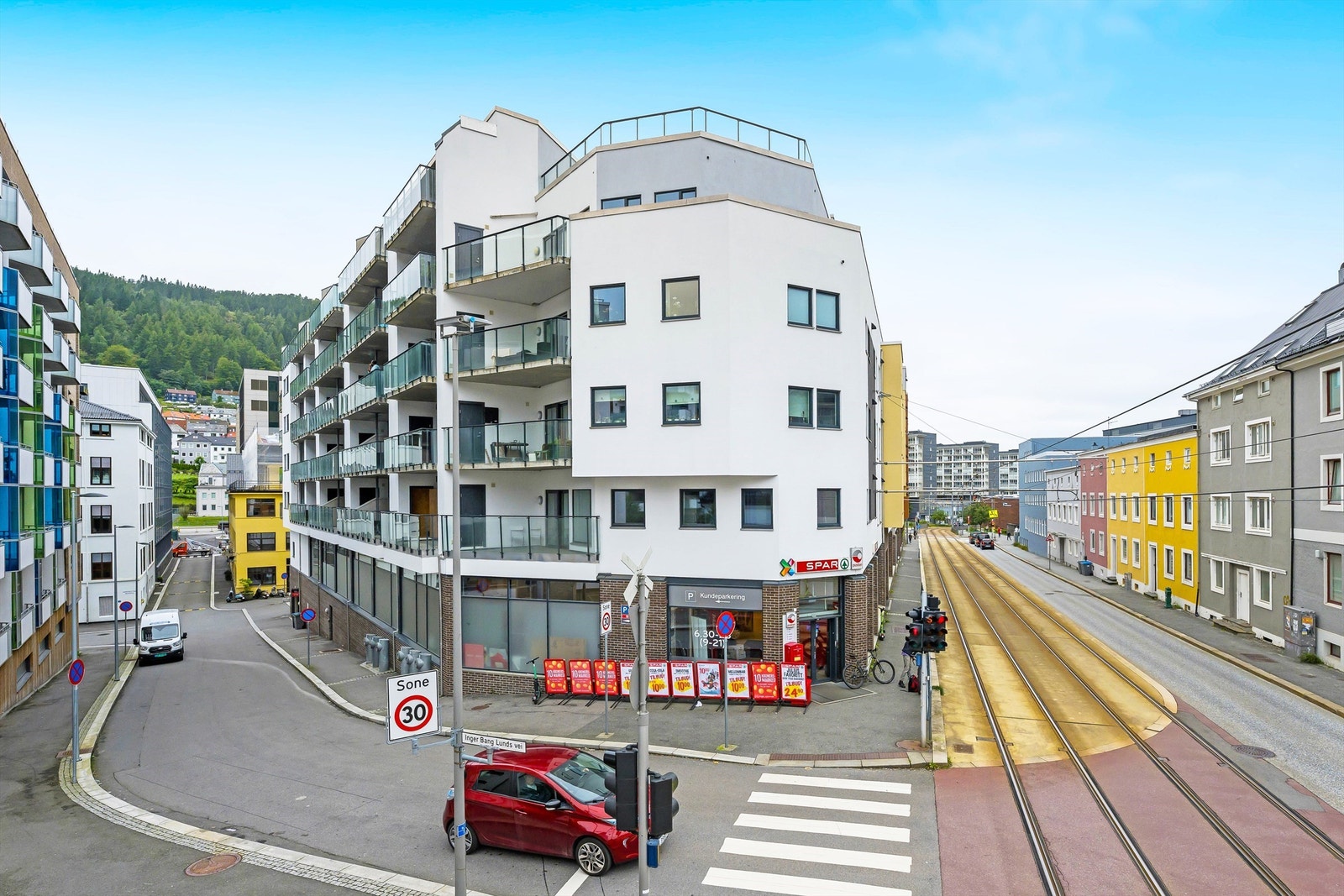 Kort vei til nærmeste dagligvare som ligger i samme bygg. Galleribilde