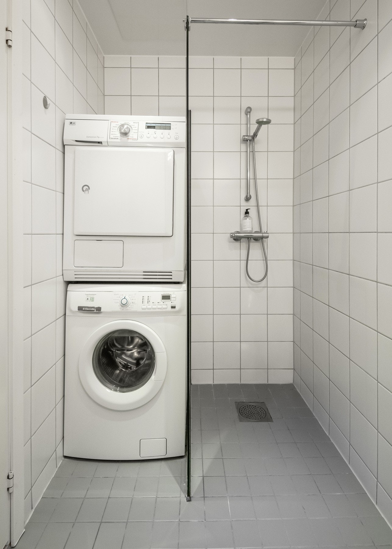 Både opplegg og plass til å etablere vaskesøyle med vaskemaskin og tørketrommel. Galleribilde