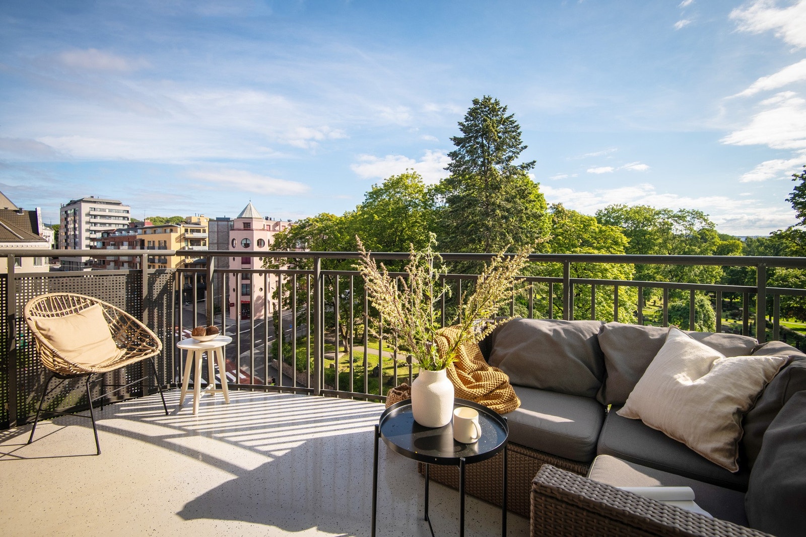 Boligens uterom er vendt mot øst og kan by på morgen- og formiddagssol. Galleribilde