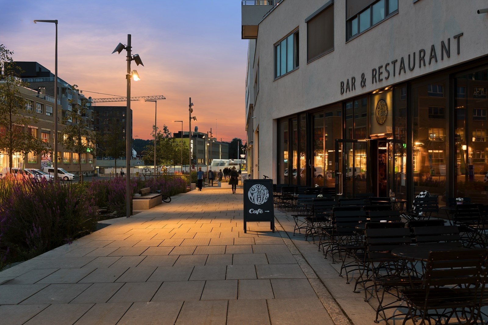På Ensjø Torg finner du en rekke servicetilbud, og er et hyggelig torg og møteplass. Galleribilde