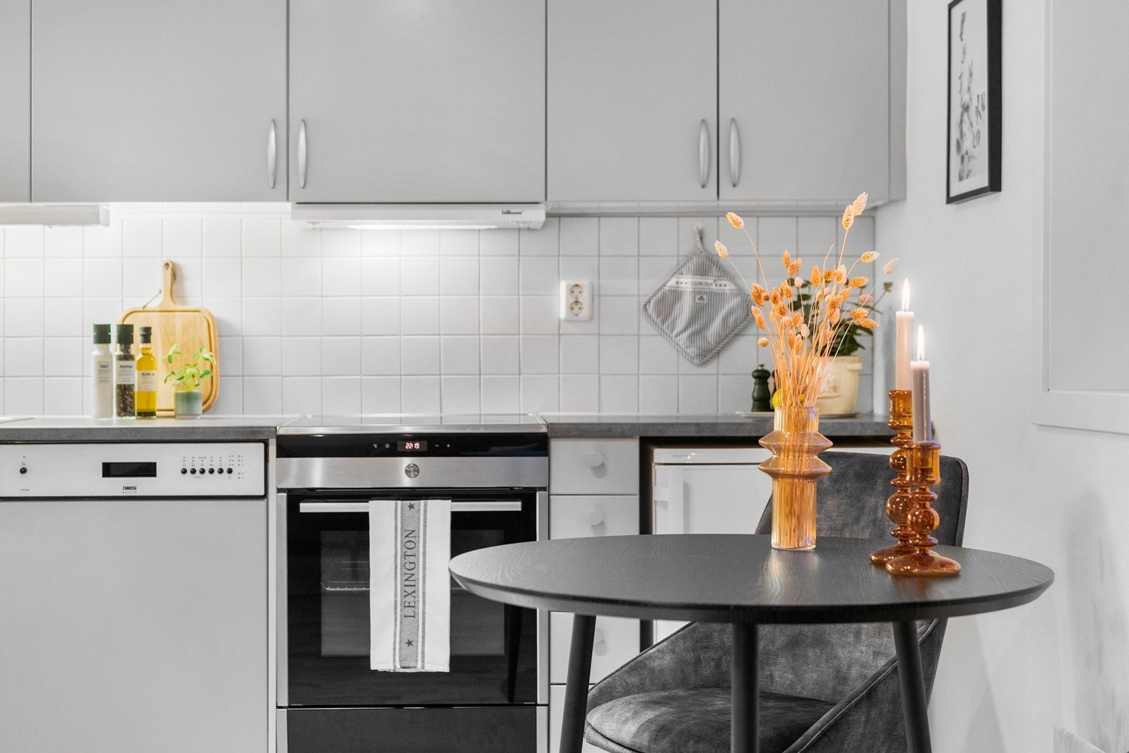 Tidløst og pent kjøkken som har fått TG1 fra takstmann. Galleribilde