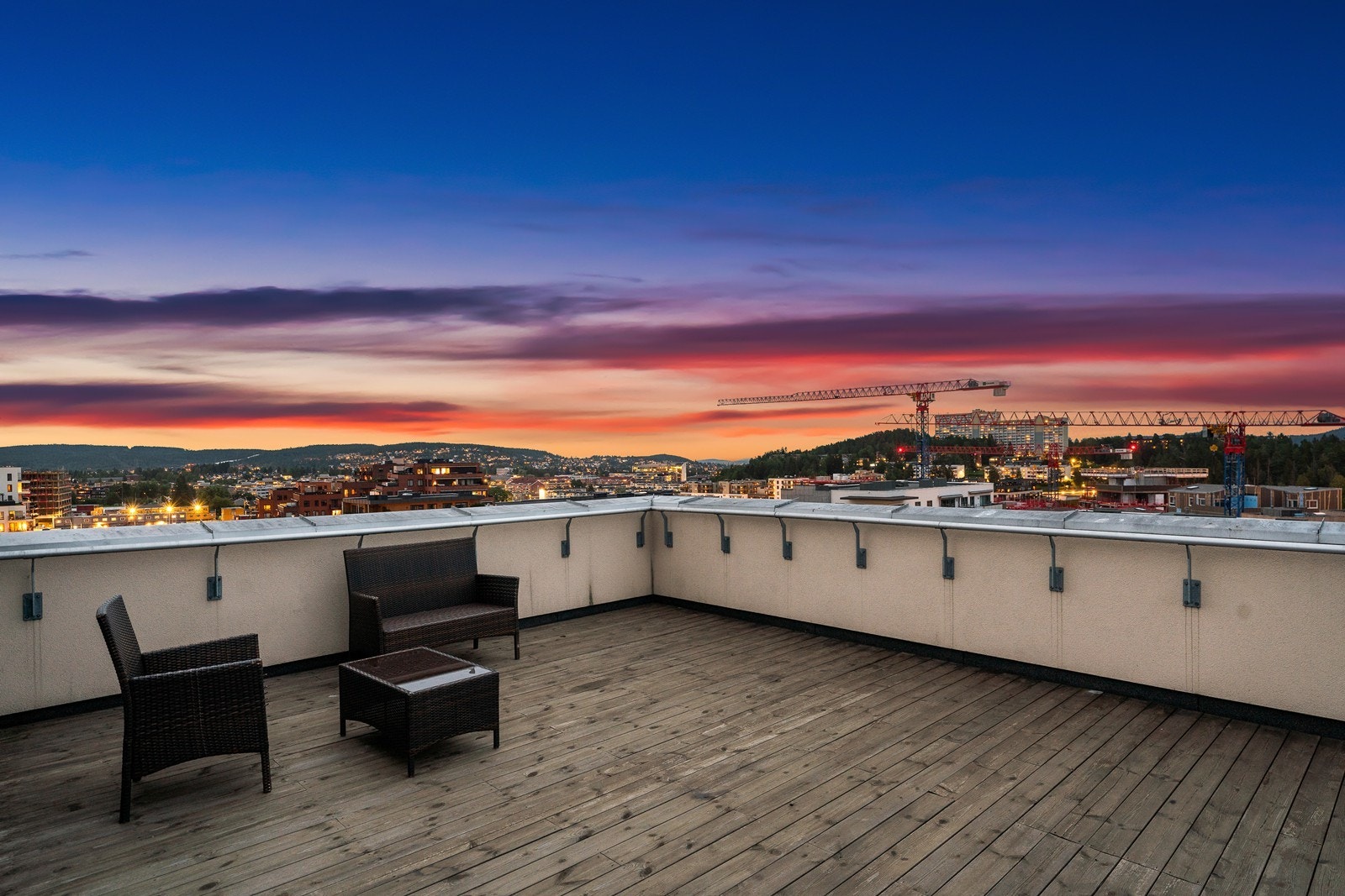 Fantastisk utsikt på takterrassen. Her kan man nyte solen hele dagen! Galleribilde