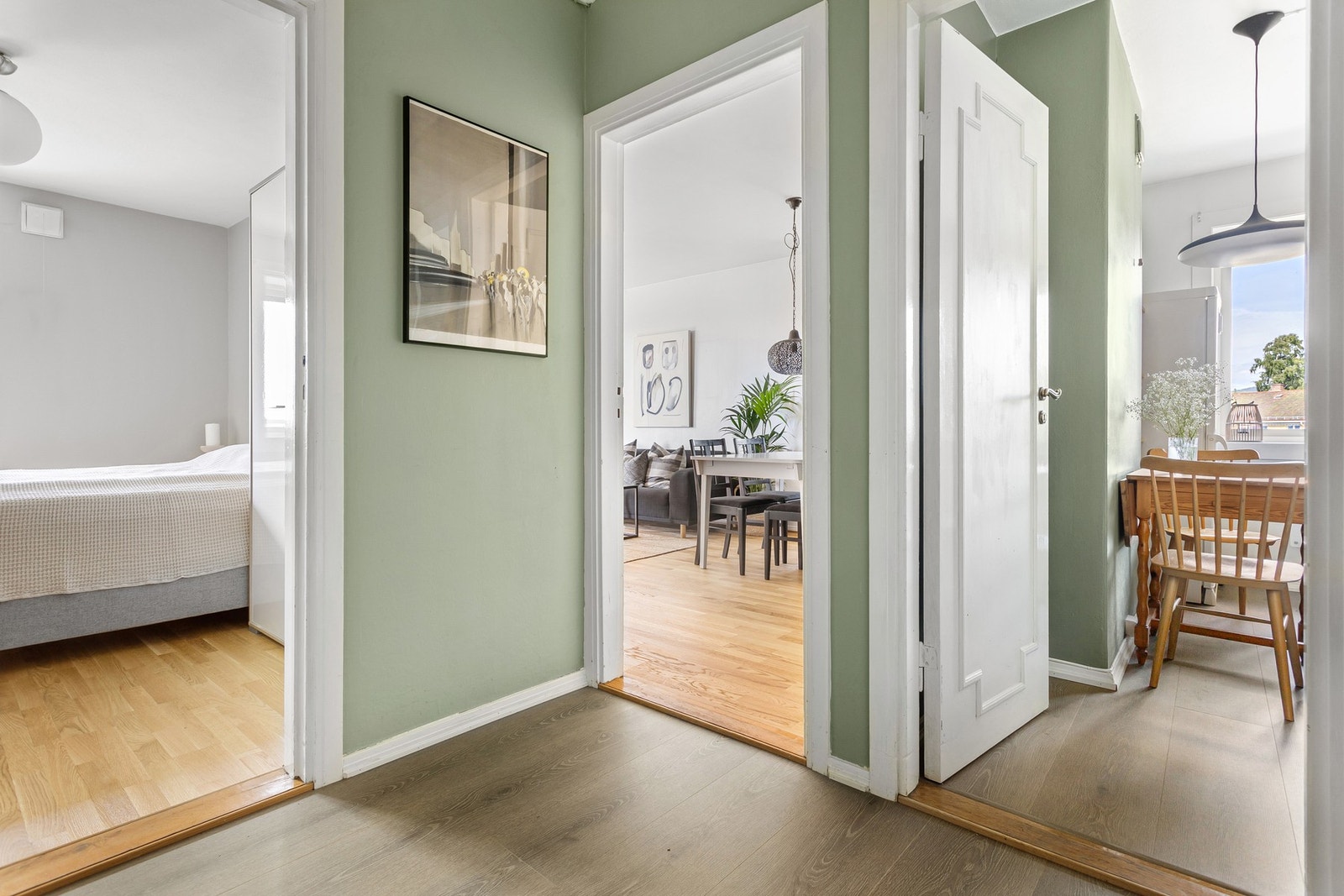 Gangen binder alle rommene i leiligheten sammen. Galleribilde