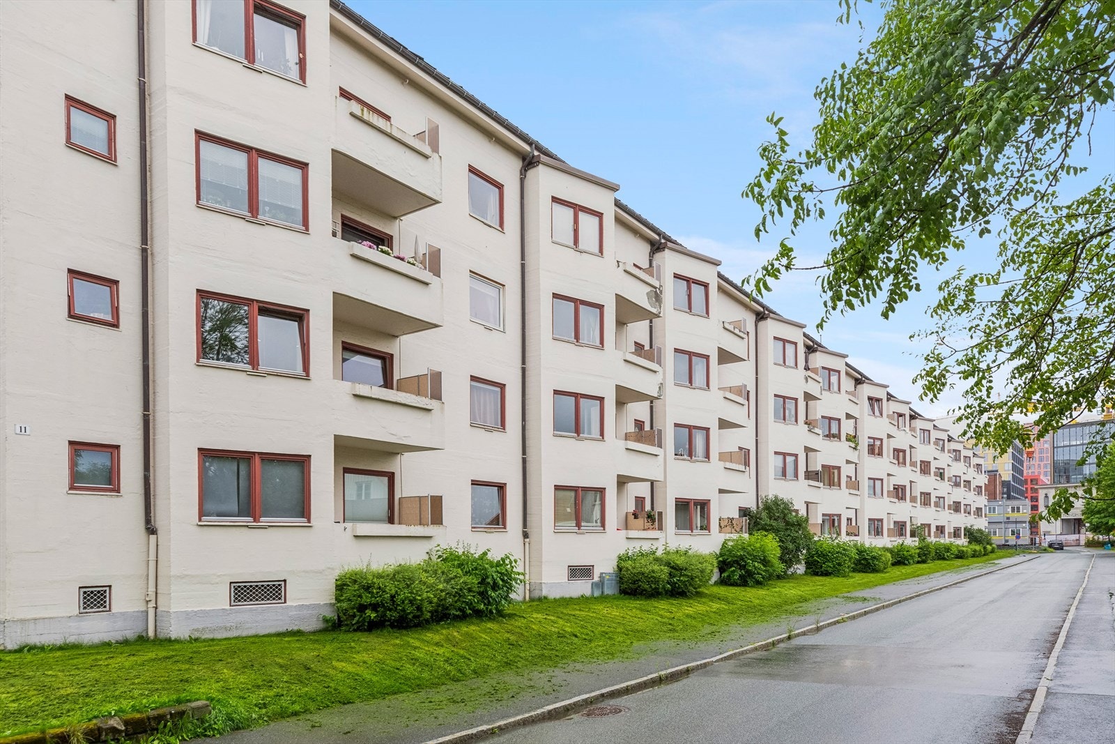 Til tross for en skjermet og rolig beliggenhet, er leiligheten nært "alt" med gangavstand til alt av servicefasiliteter og rekreasjonsområder Galleribilde