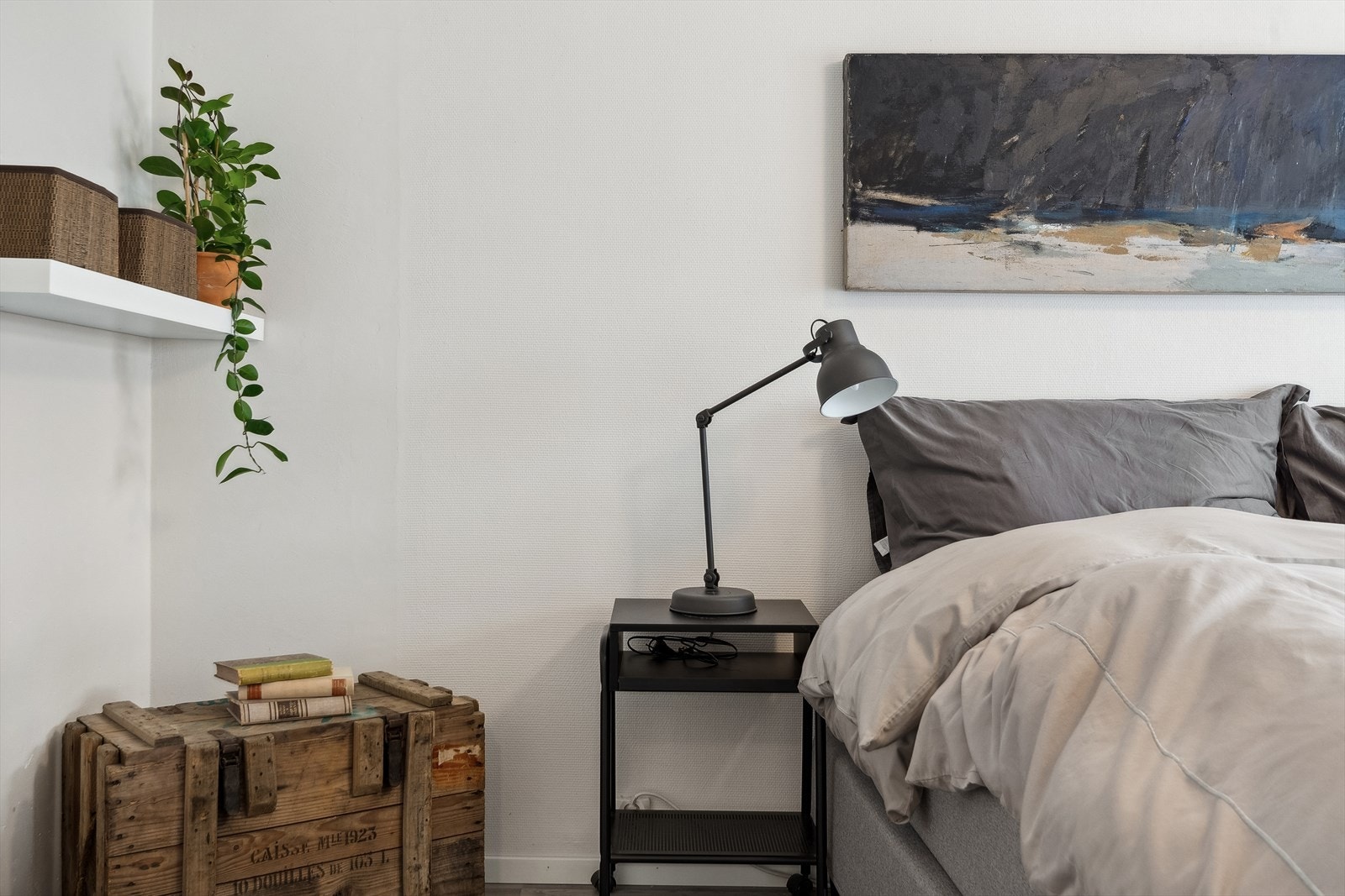 Alle 3 soverommene er romslige nok til å ha plass til seng, pult og garderobe, som gjør at det er svært godt egnet å leie ut soverom Galleribilde