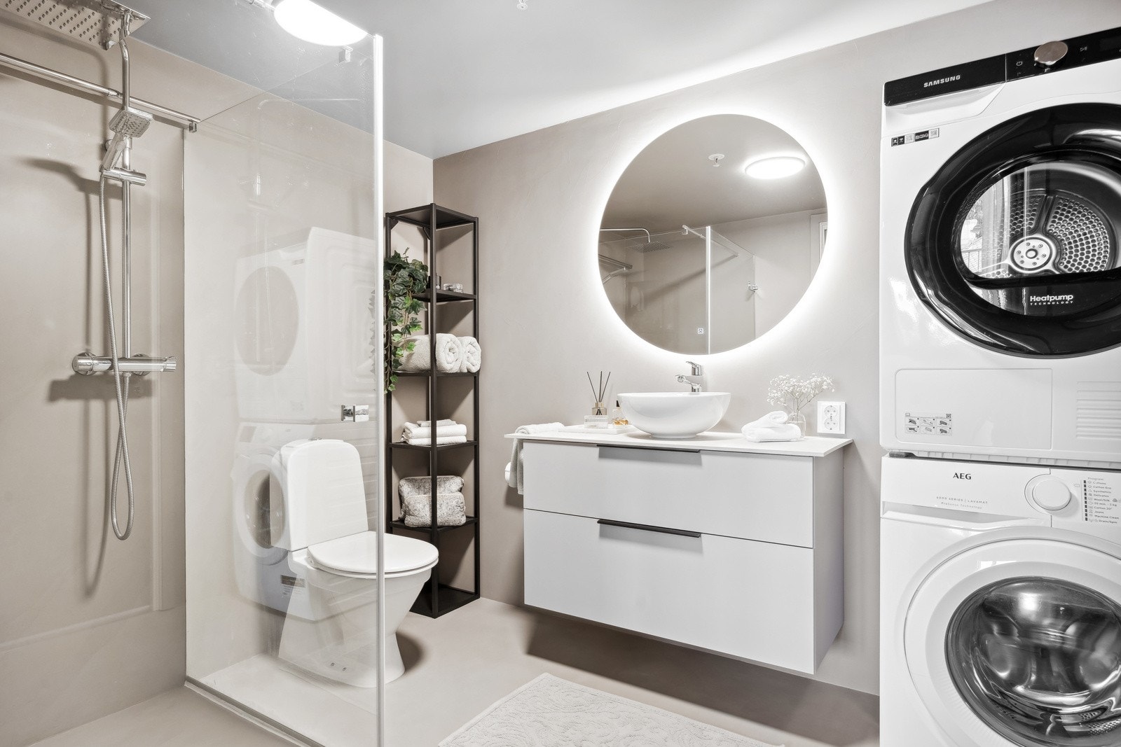 Microsement på bad, med 5 års garanti av håndverker, gustav berg toalett og dusj. Galleribilde