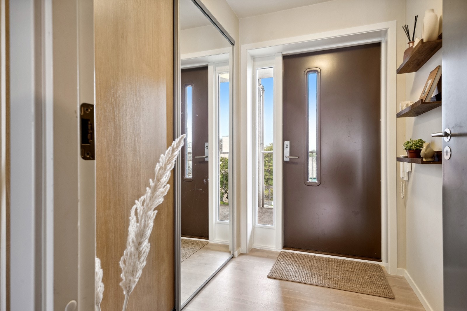 Velkommen inn i en pen, stor og nyrenovert 2-roms leilighet. Galleribilde