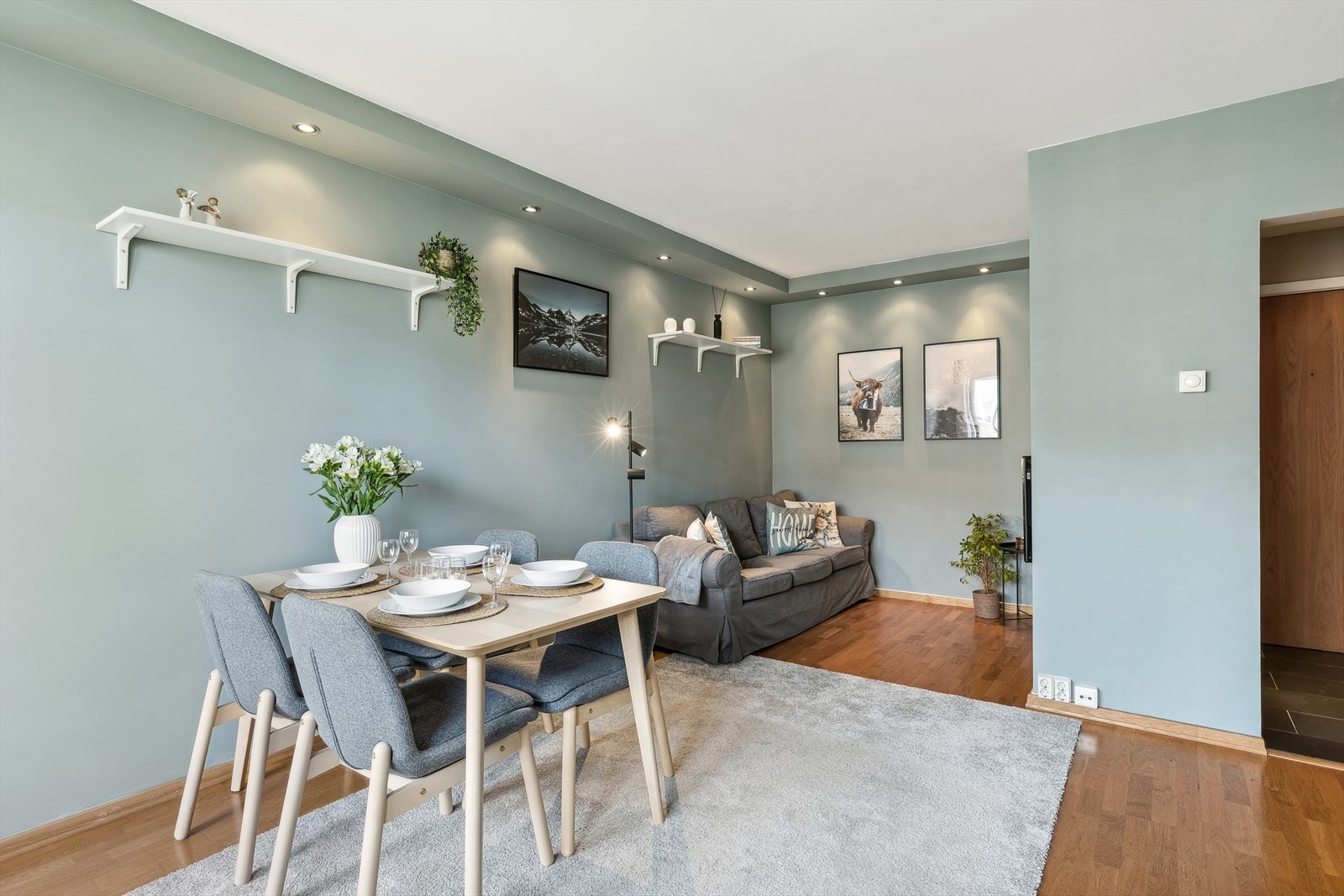 Det er også egen krok til stor sofa med TV. Galleribilde