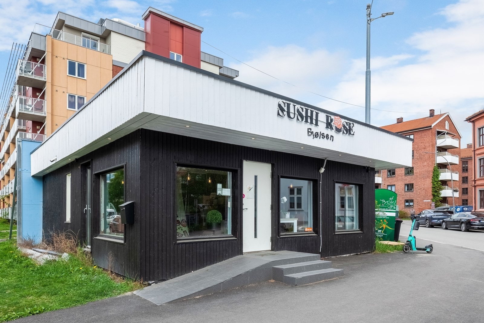 Koselig lokal sushi-restaurant. Galleribilde
