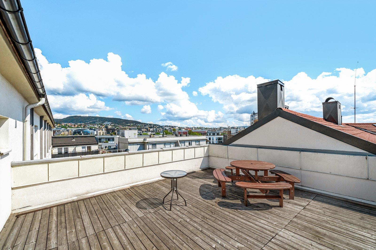 Stor felles takterrasse med flott utsikt. Galleribilde