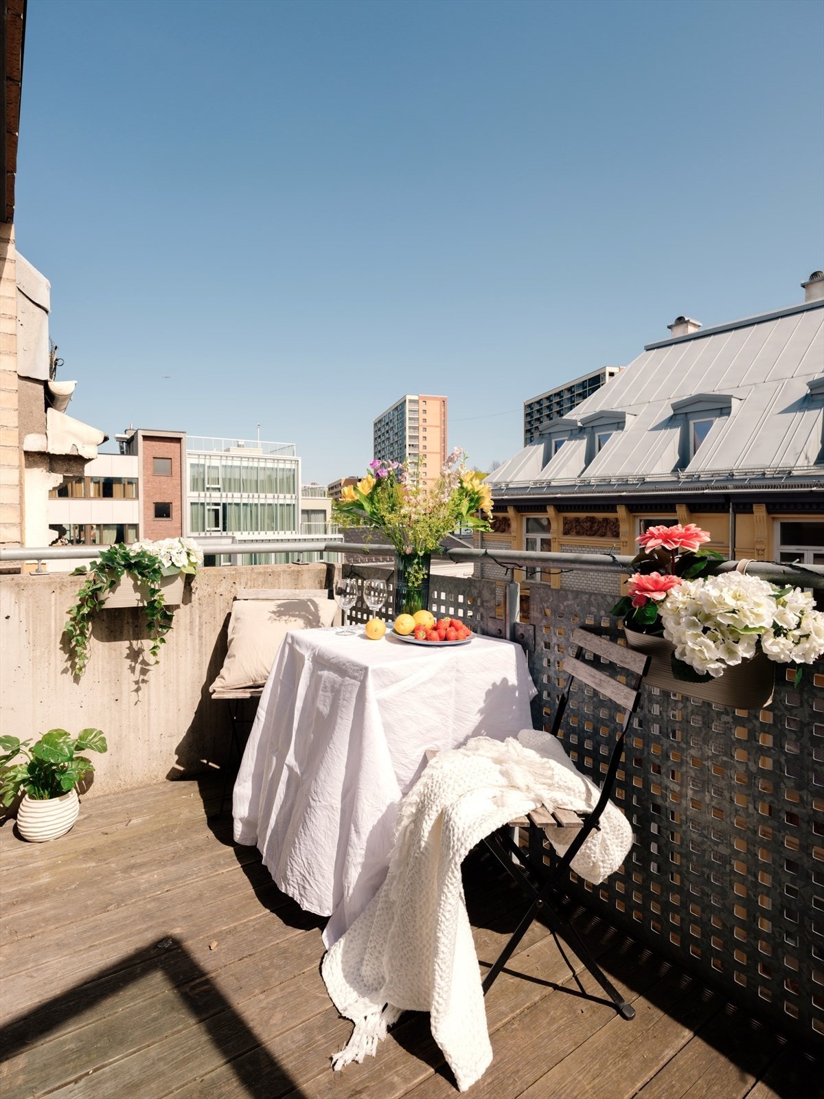 Her er det plass til en hyggelig kafesett og beplantning. Galleribilde