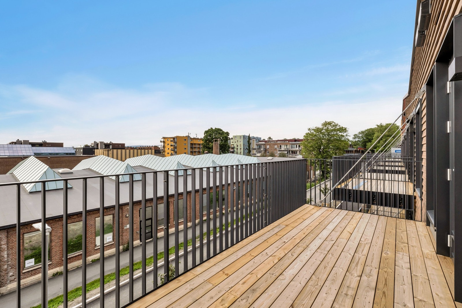 Leiligheten ligger svært sentralt til på Lade, i umiddelbar nærhet til dagligvarebutikk, treningssenter og mye mer. Galleribilde
