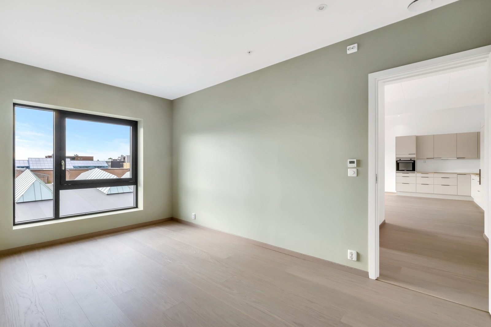 Leiligheten har et romslig hovedsoverom på ca 14,3 kvm med gode muligheter for garderobe. Galleribilde
