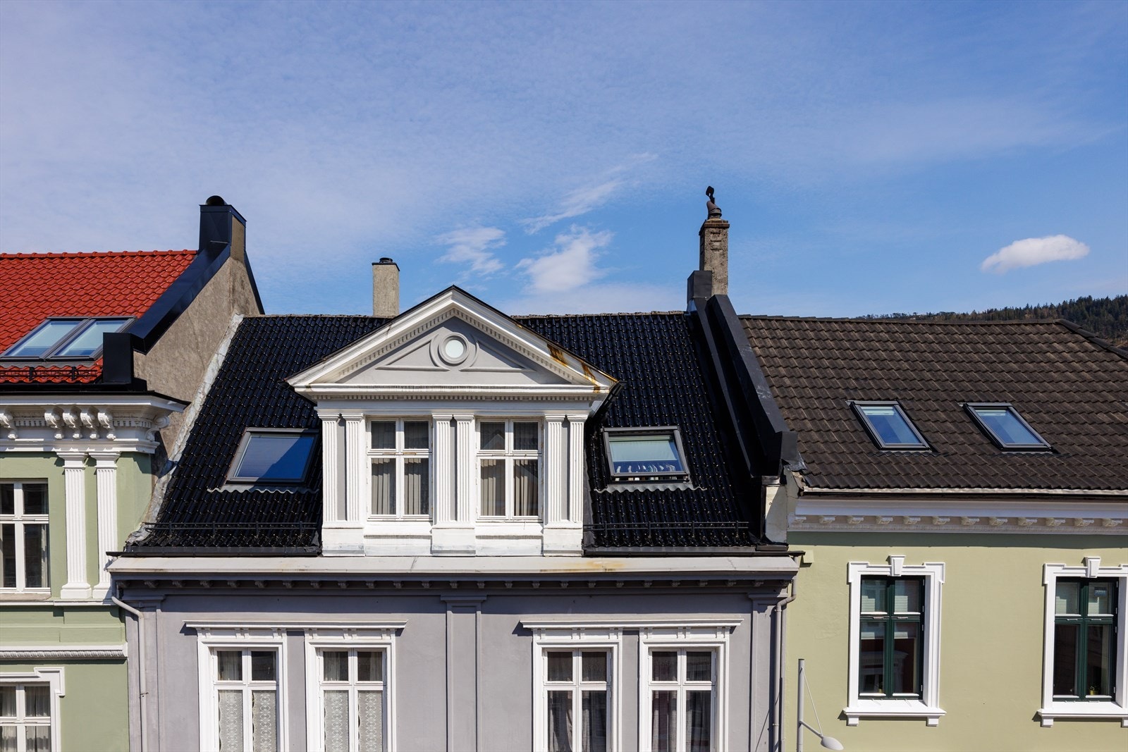 Ærverdig bygård midt i smørøyet. Galleribilde