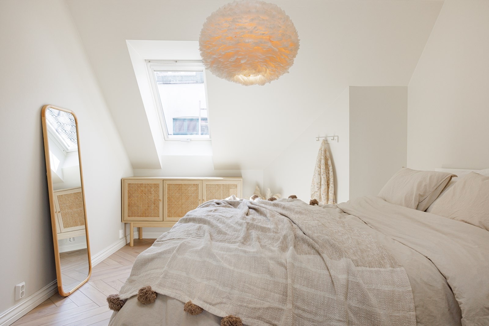 Boligen er i dag innredet med tre soverom, hvor to av de ligger i hovedetasjen. Galleribilde