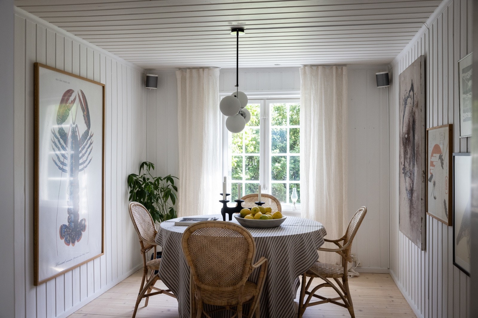 Her er det god plass til en hyggelig spisegruppe og annet ønsket møblement. Galleribilde