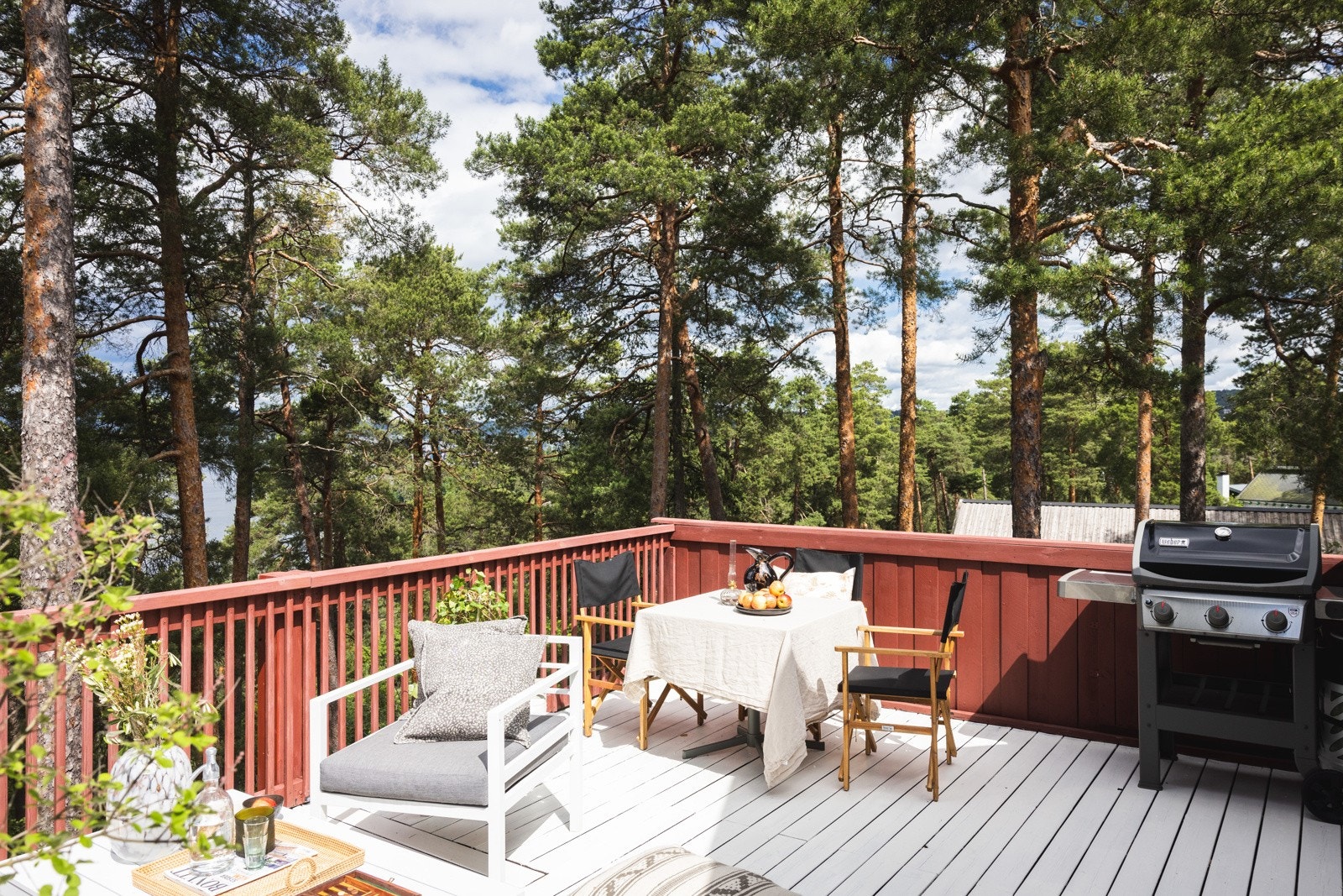 Med et areal på 22 kvadratmeter er det rikelig med plass til utemøbler og grill for sosiale sammenkomster. Galleribilde