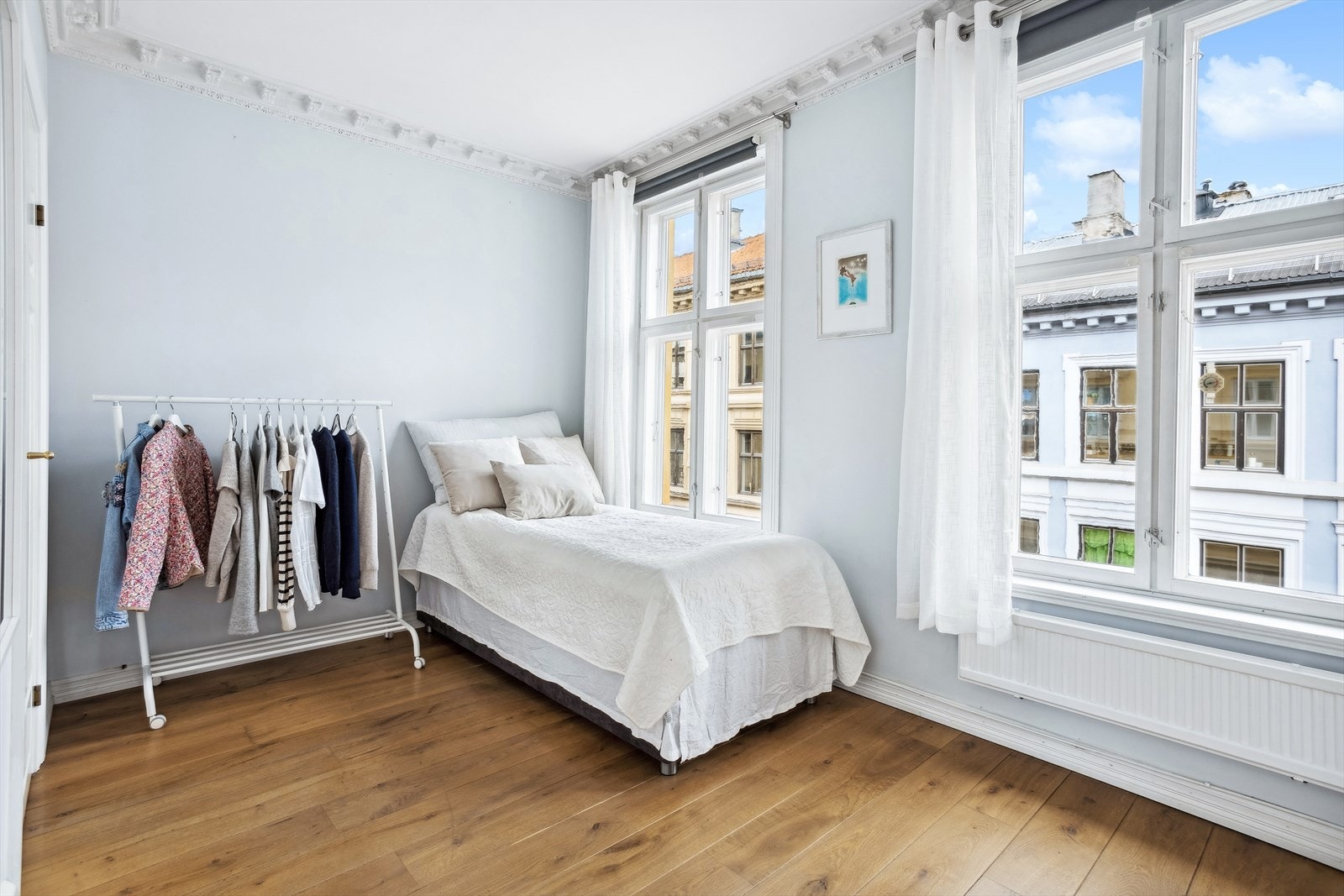 Dette er det perfekt ungdomsrom, som tidligere også er benyttet som hovedsoverom og tv-stue. Galleribilde