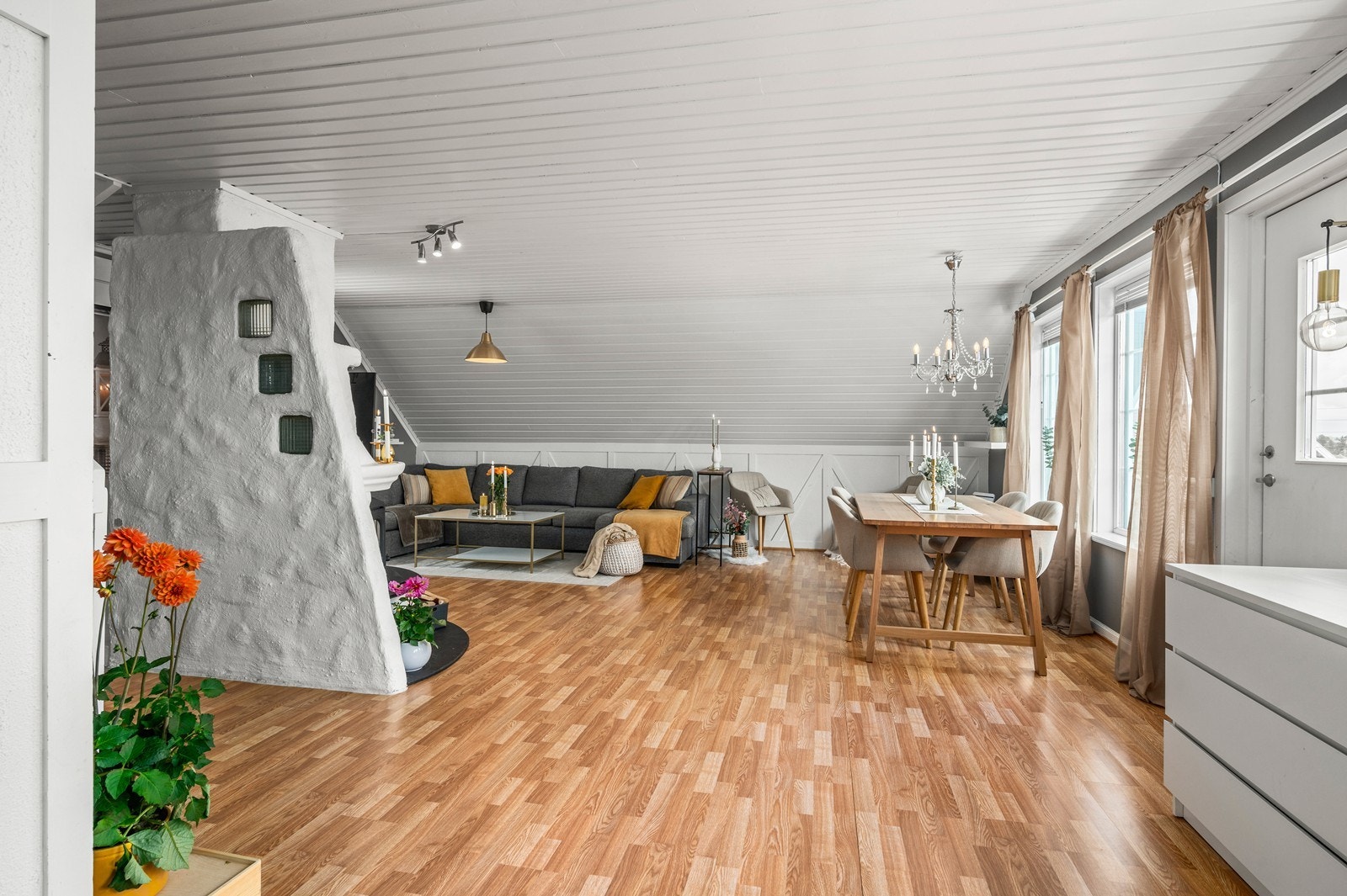 Utgang til balkong fra stuen Galleribilde