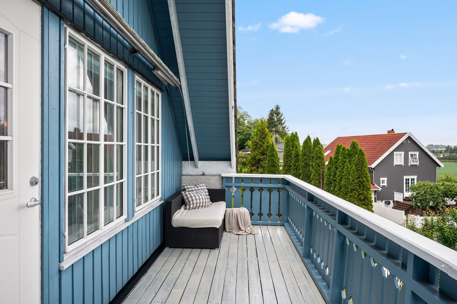 Koselig balkong med plass til sittegruppe. Galleribilde